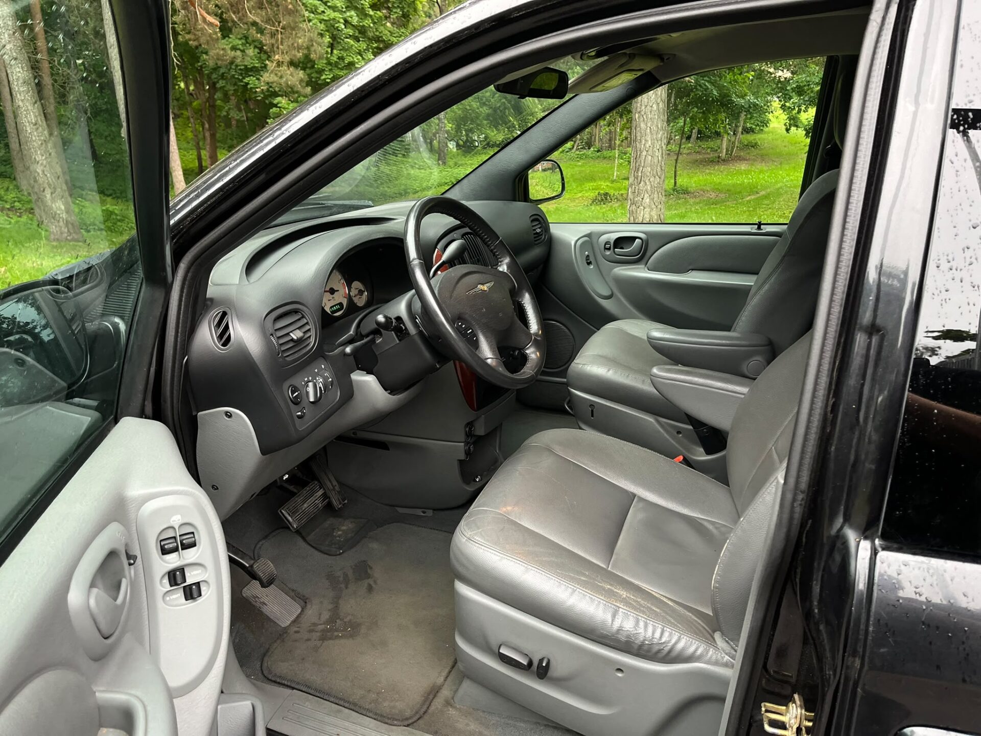 CHRYSLER VOYAGER 7-VIETAS LIMITED EDITION