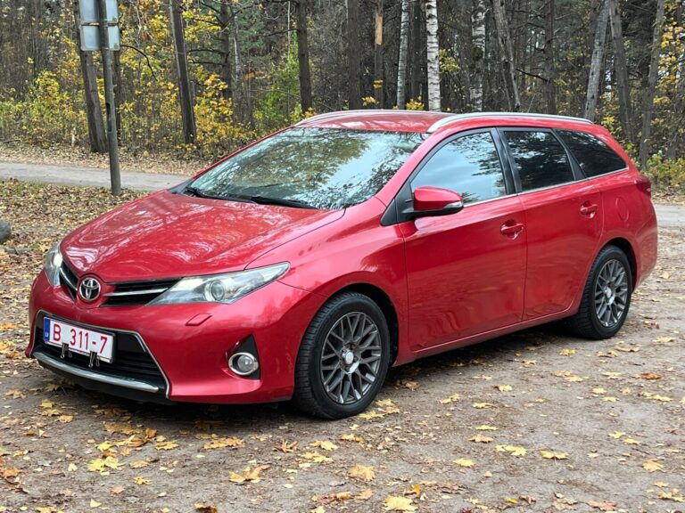 TOYOTA AURIS