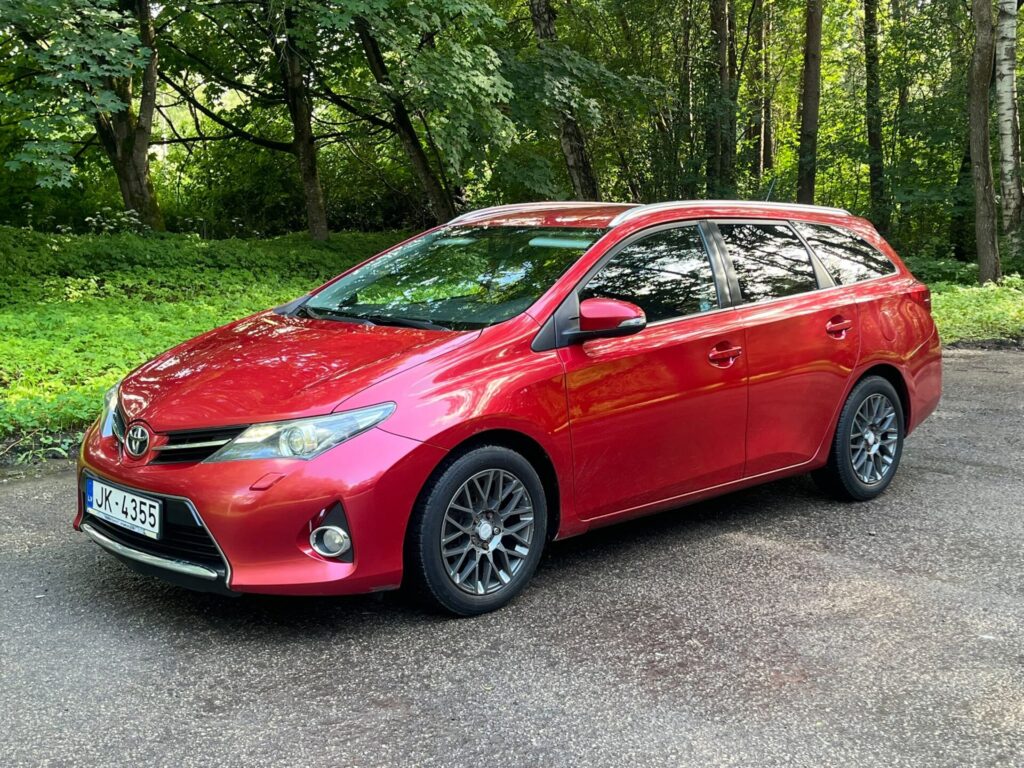TOYOTA AURIS