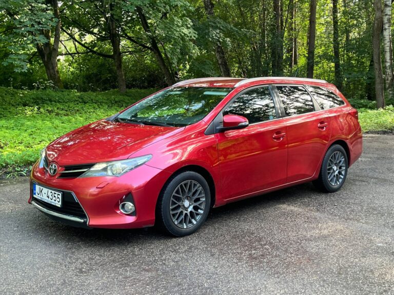 TOYOTA AURIS