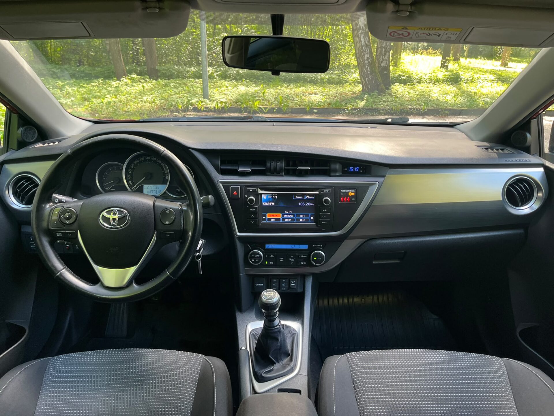 TOYOTA AURIS