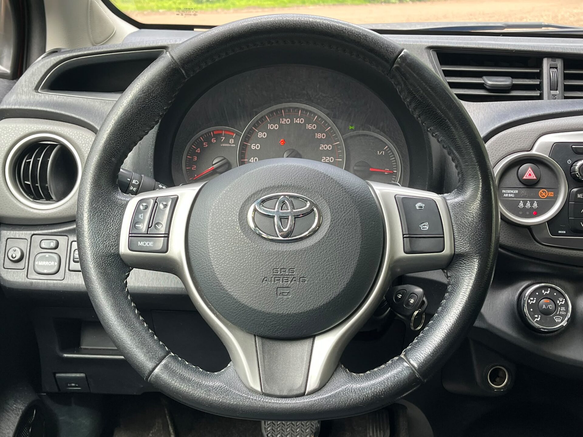 TOYOTA YARIS