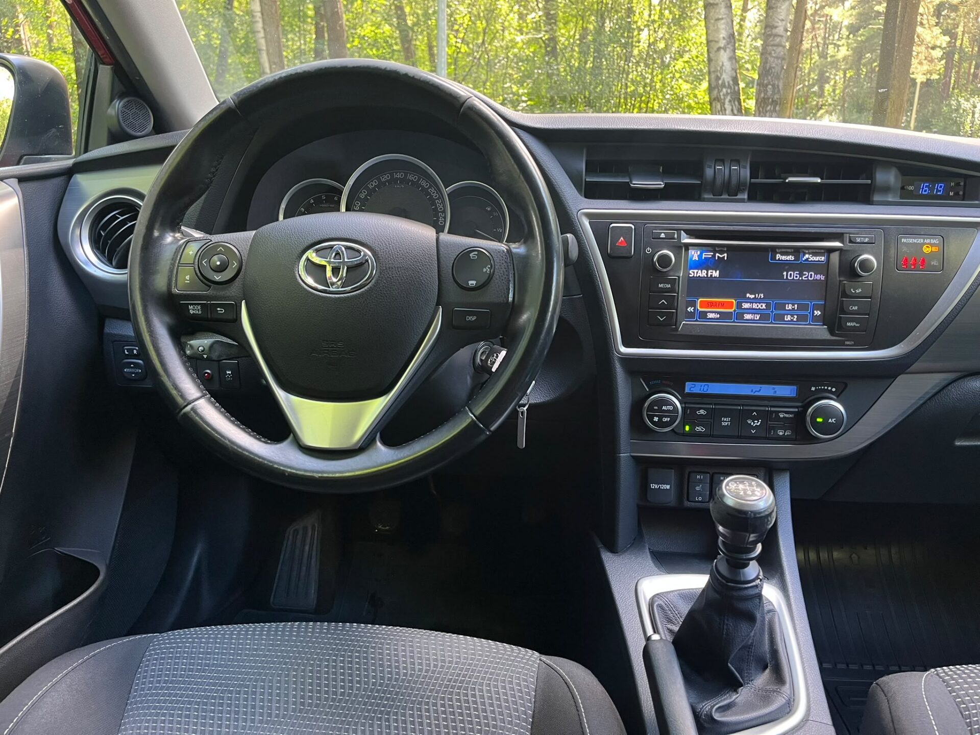 TOYOTA AURIS