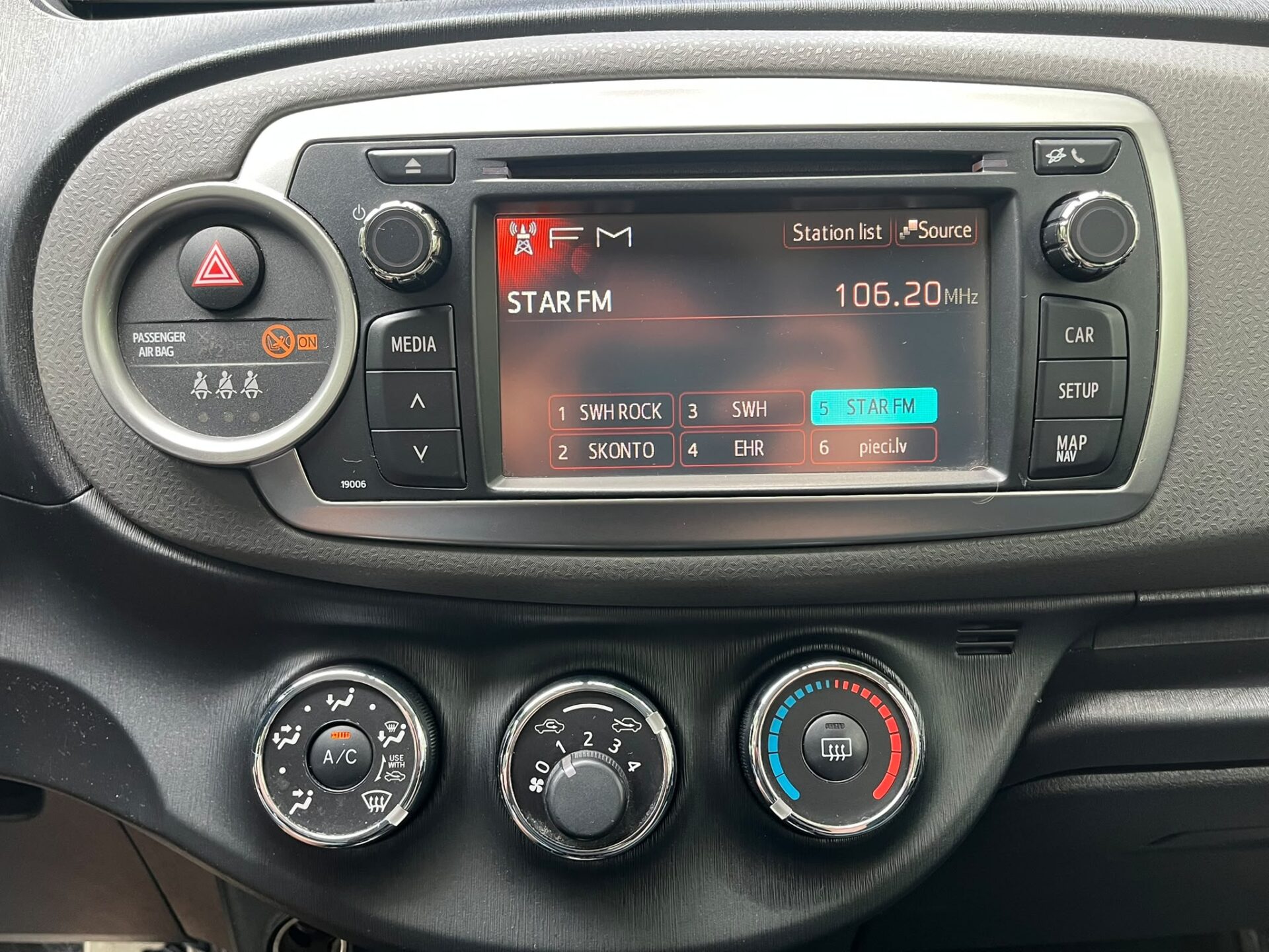 TOYOTA YARIS