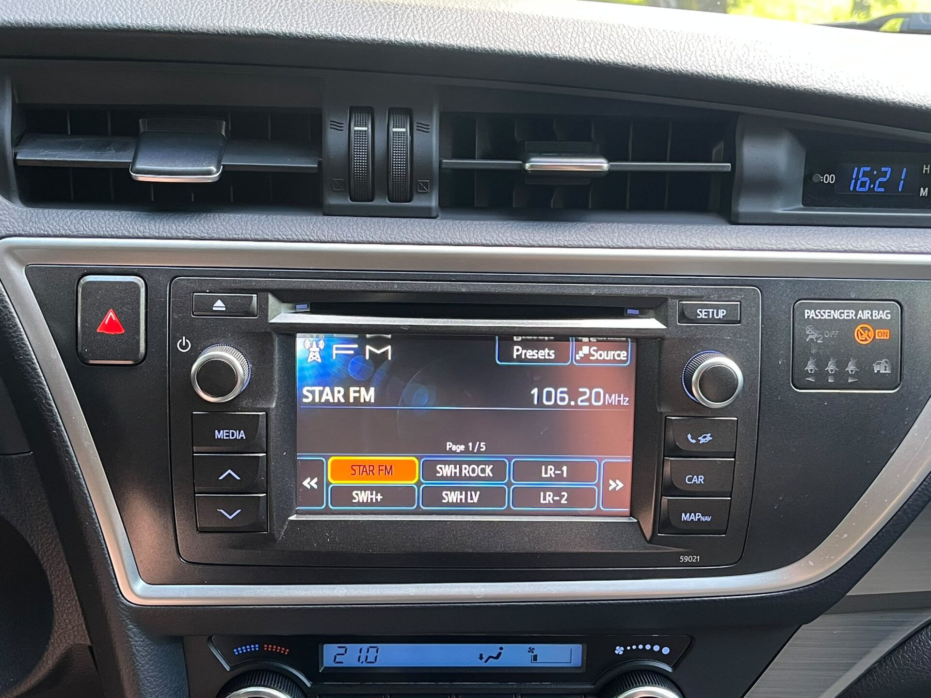 TOYOTA AURIS