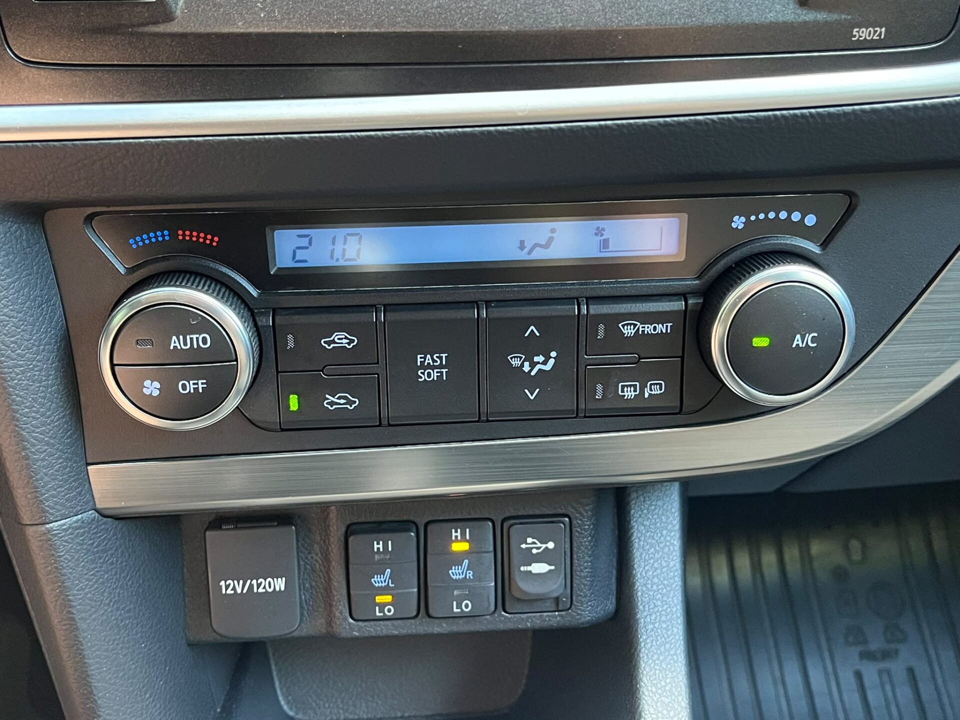 TOYOTA AURIS