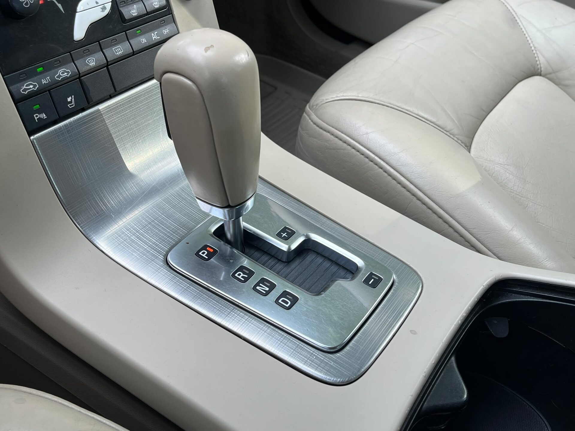 VOLVO S80 AWD