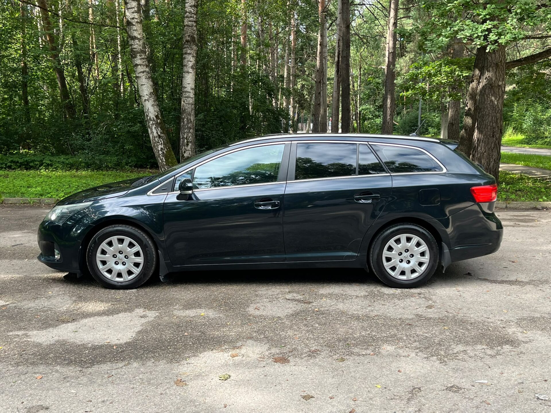 TOYOTA AVENSIS