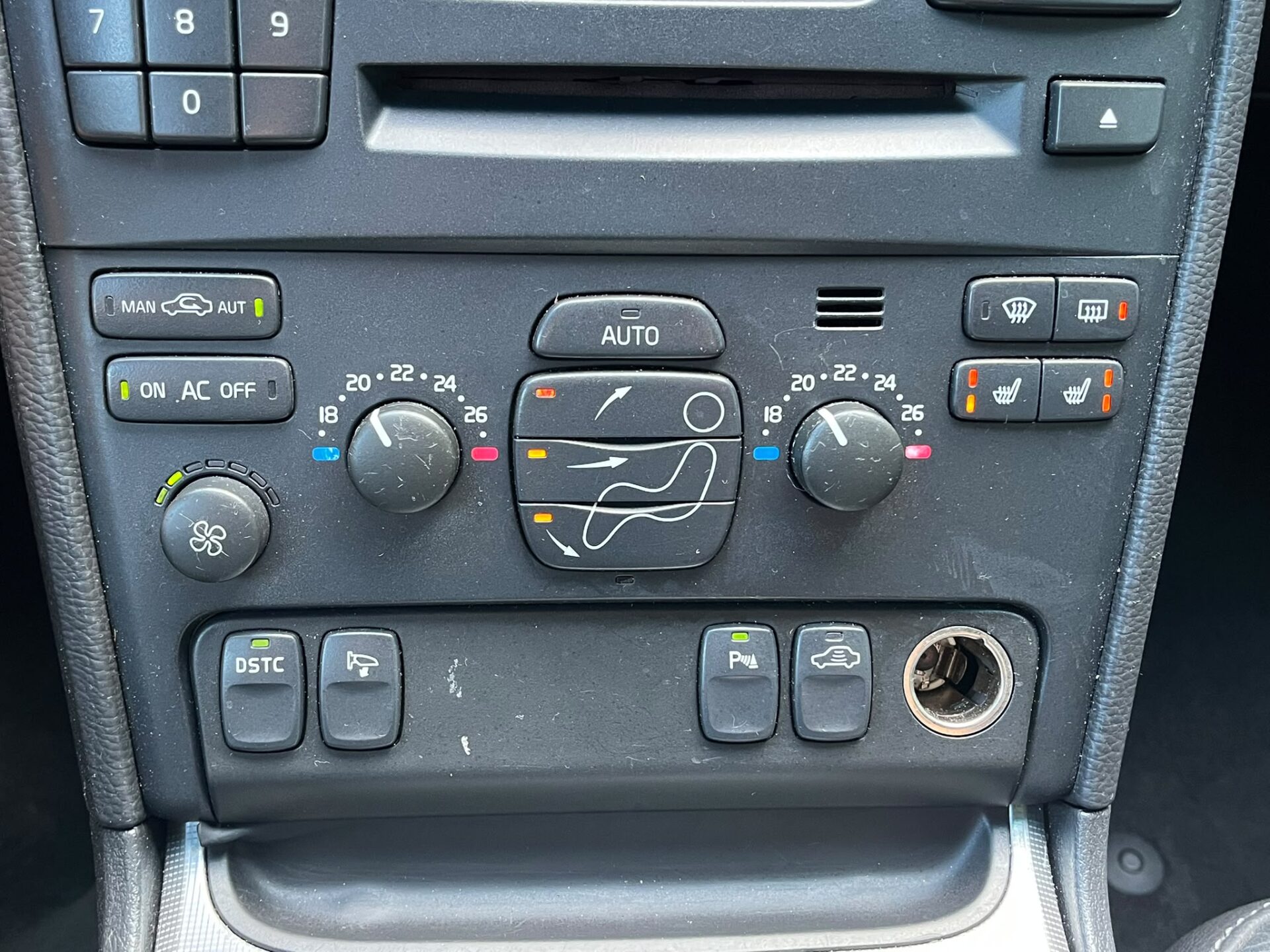 VOLVO XC90 7-VIETAS