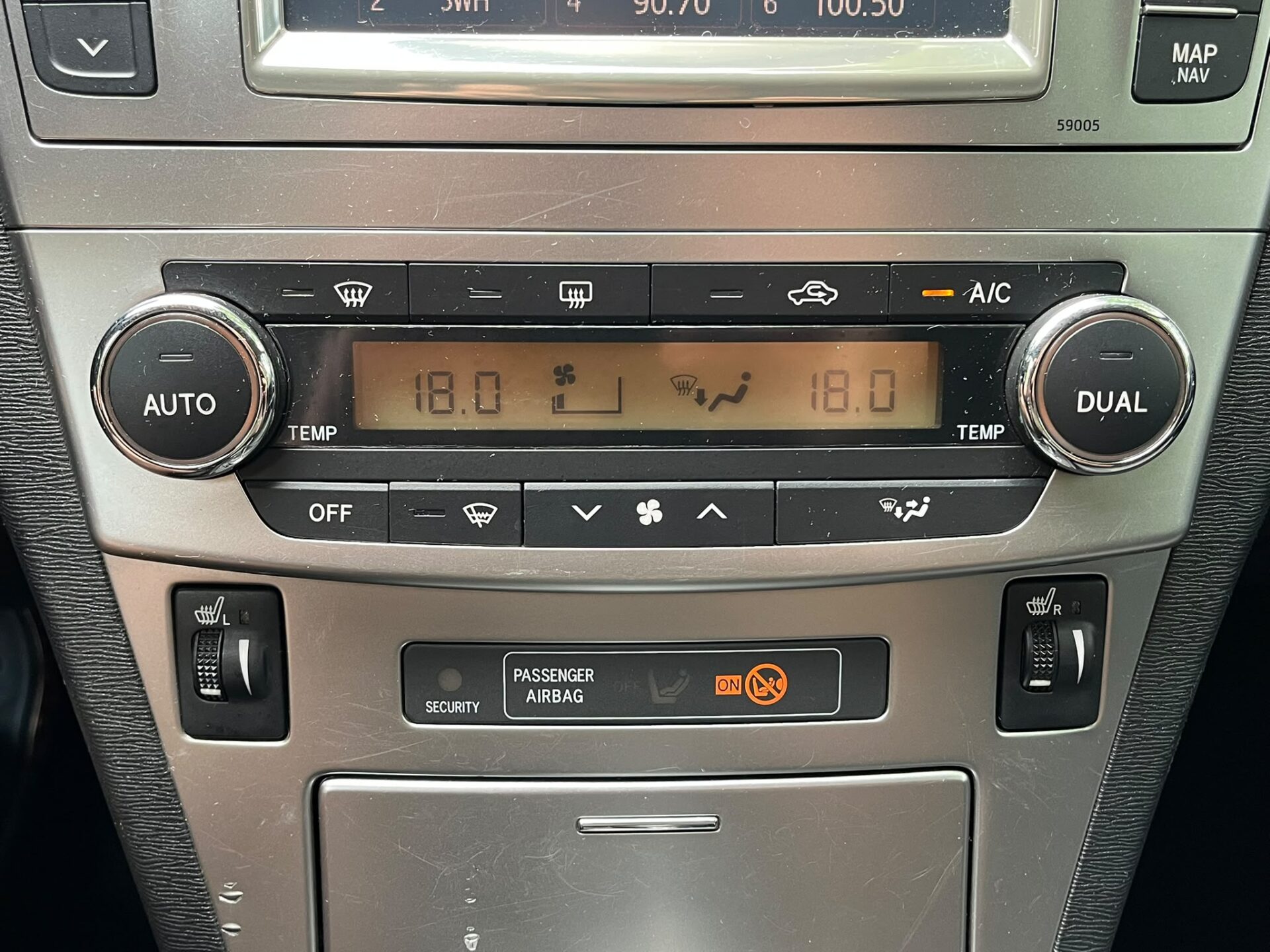TOYOTA AVENSIS