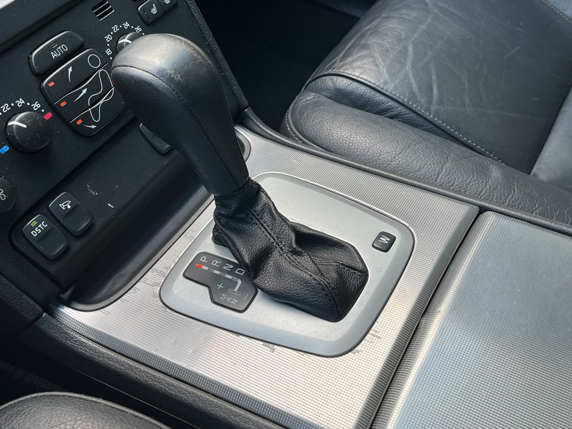 VOLVO XC90 7-VIETAS