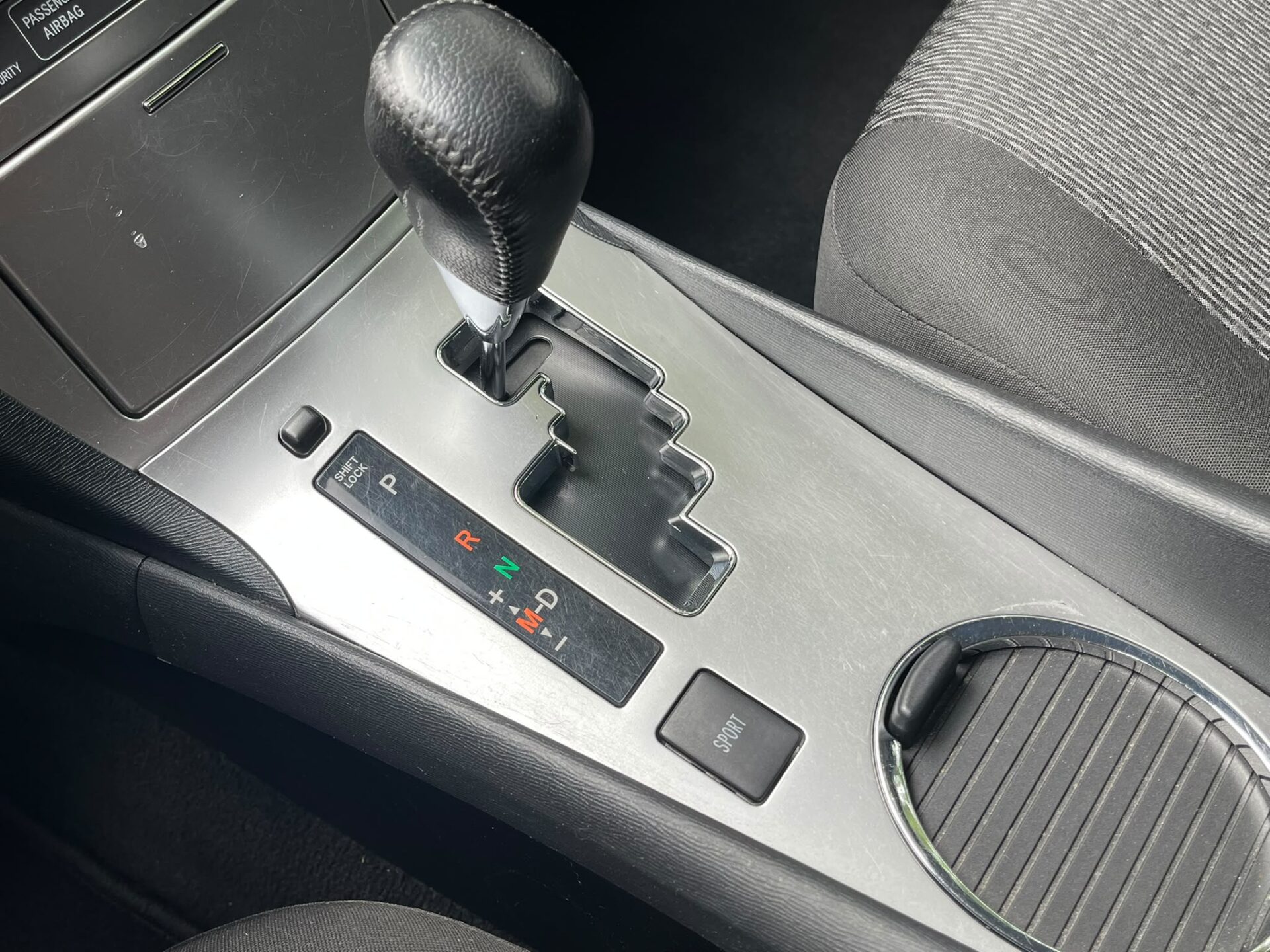 TOYOTA AVENSIS