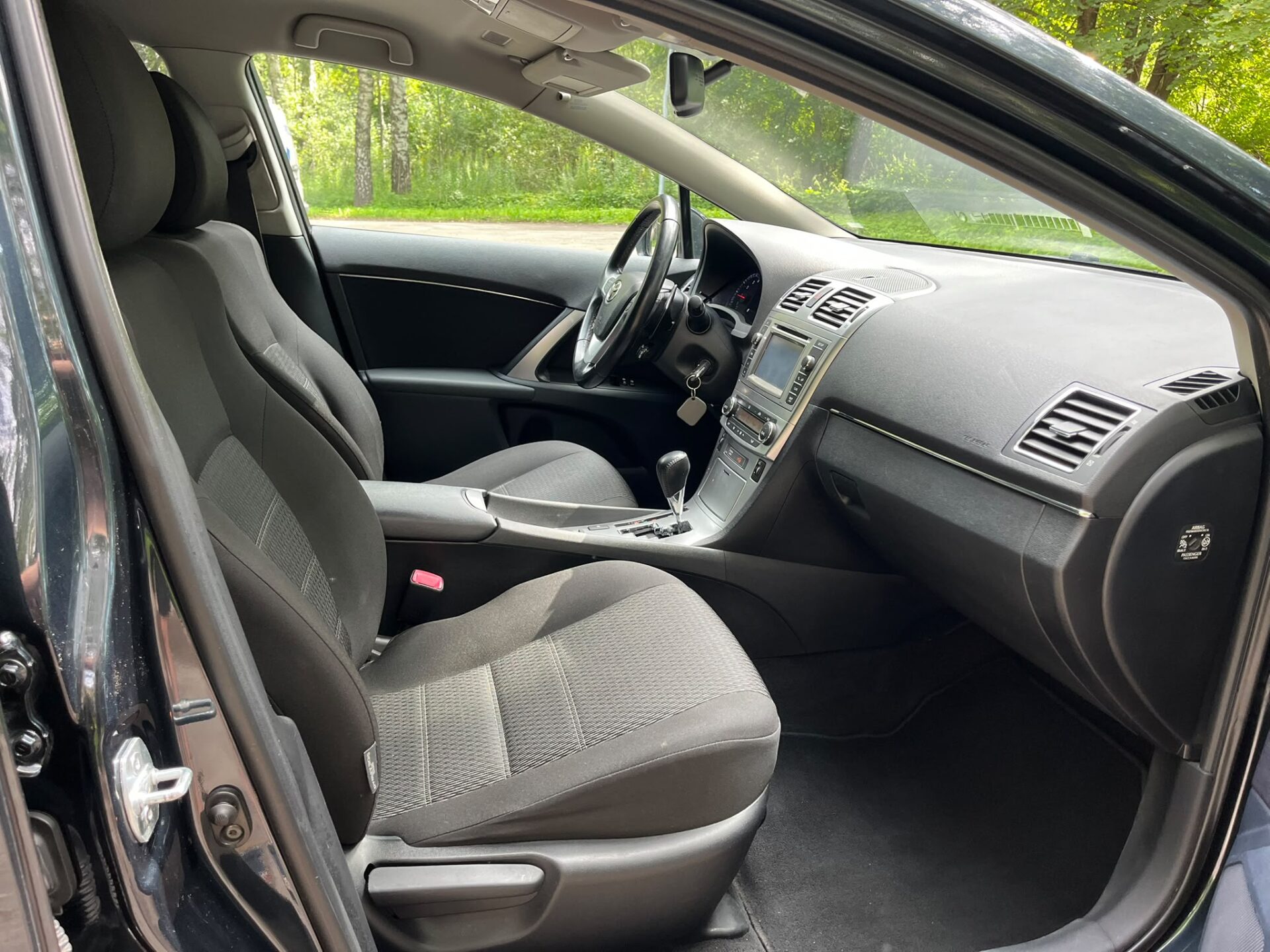 TOYOTA AVENSIS