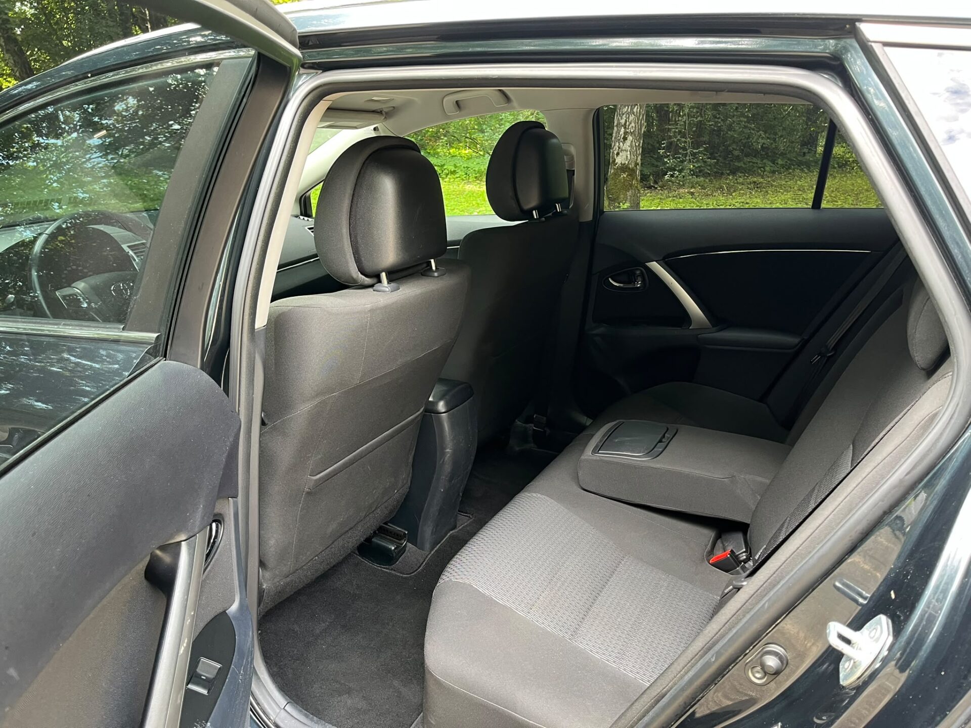 TOYOTA AVENSIS