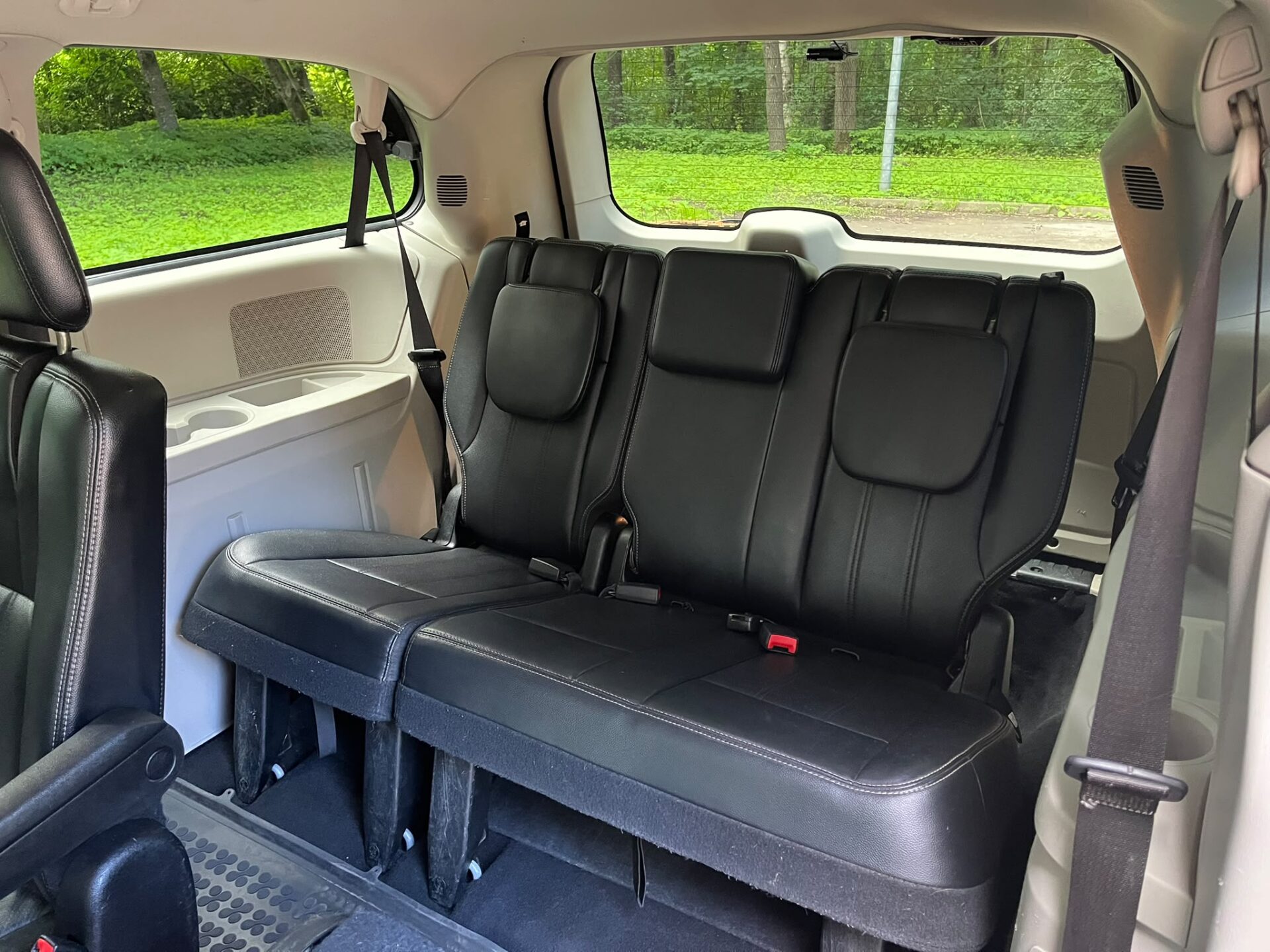 CHRYSLER TOWN & COUNTRY 7-VIETAS