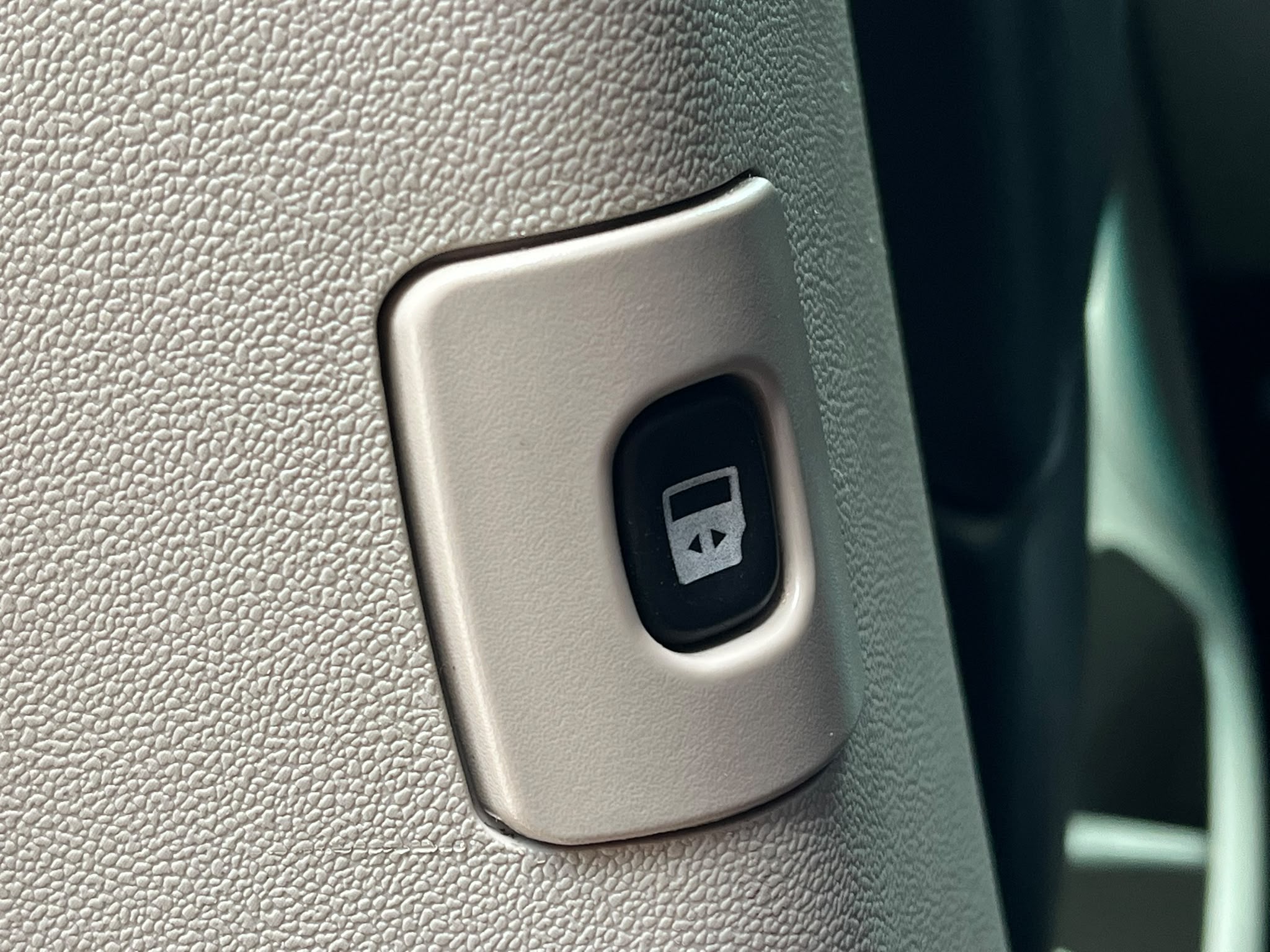 CHRYSLER TOWN & COUNTRY 7-VIETAS