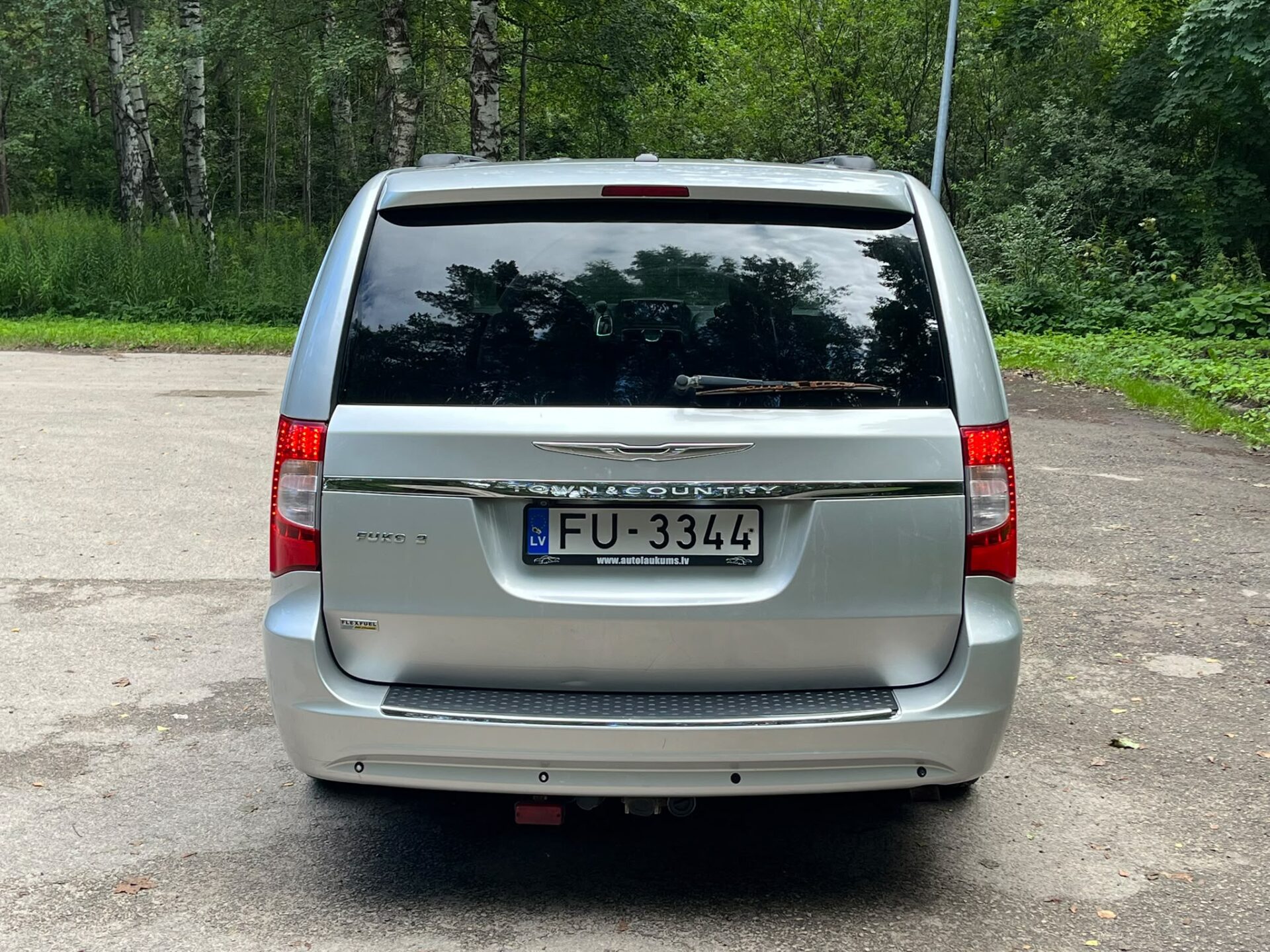 CHRYSLER TOWN & COUNTRY 7-VIETAS