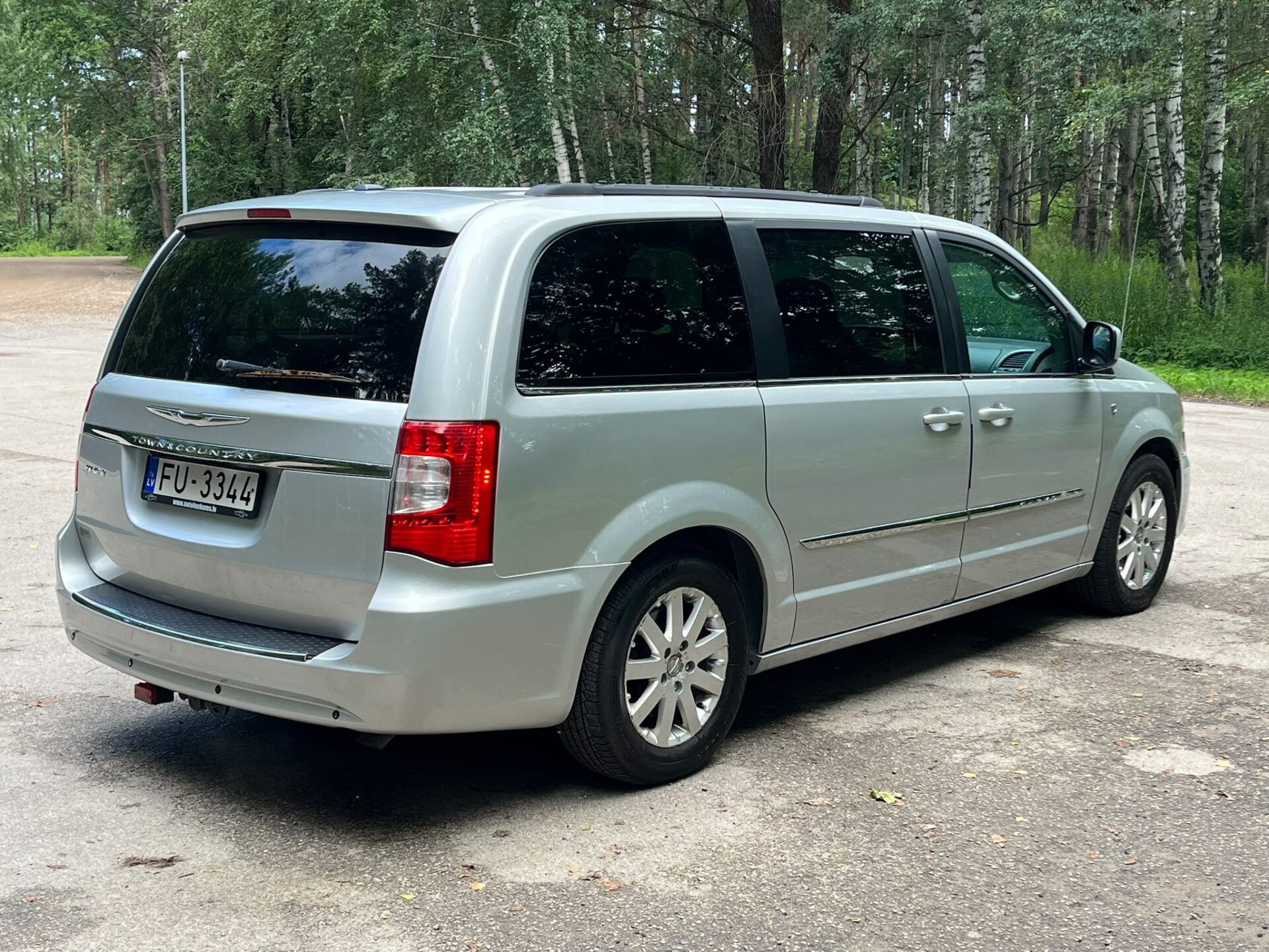 CHRYSLER TOWN & COUNTRY 7-VIETAS