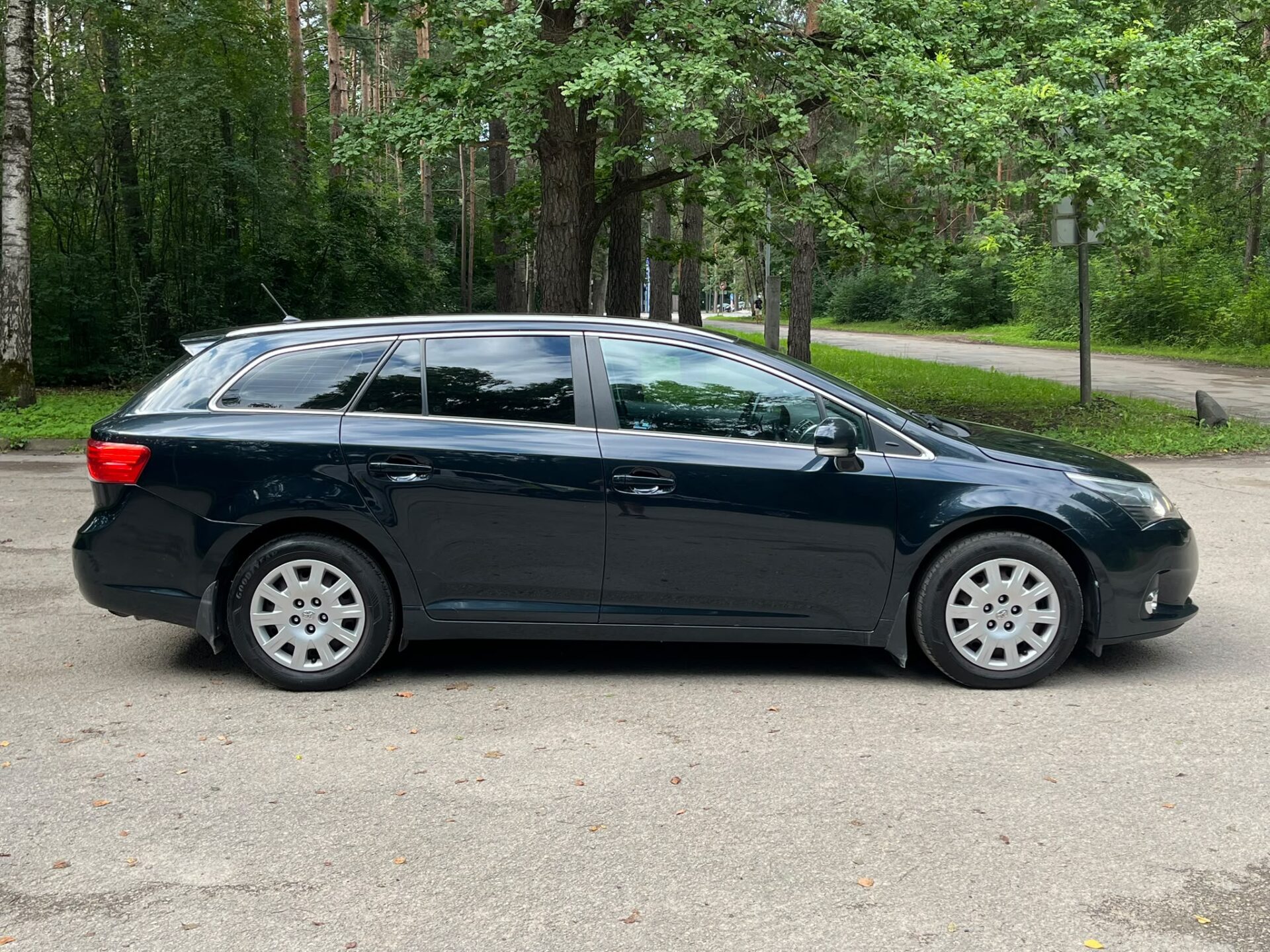 TOYOTA AVENSIS