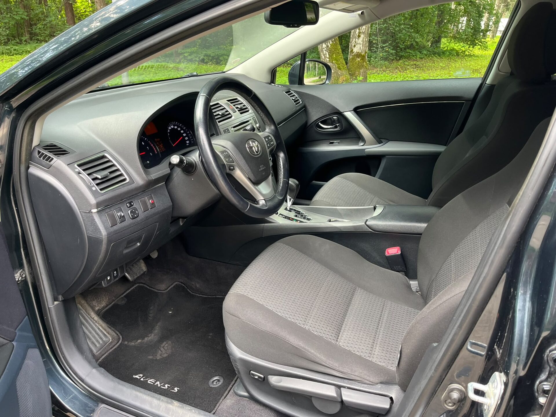 TOYOTA AVENSIS