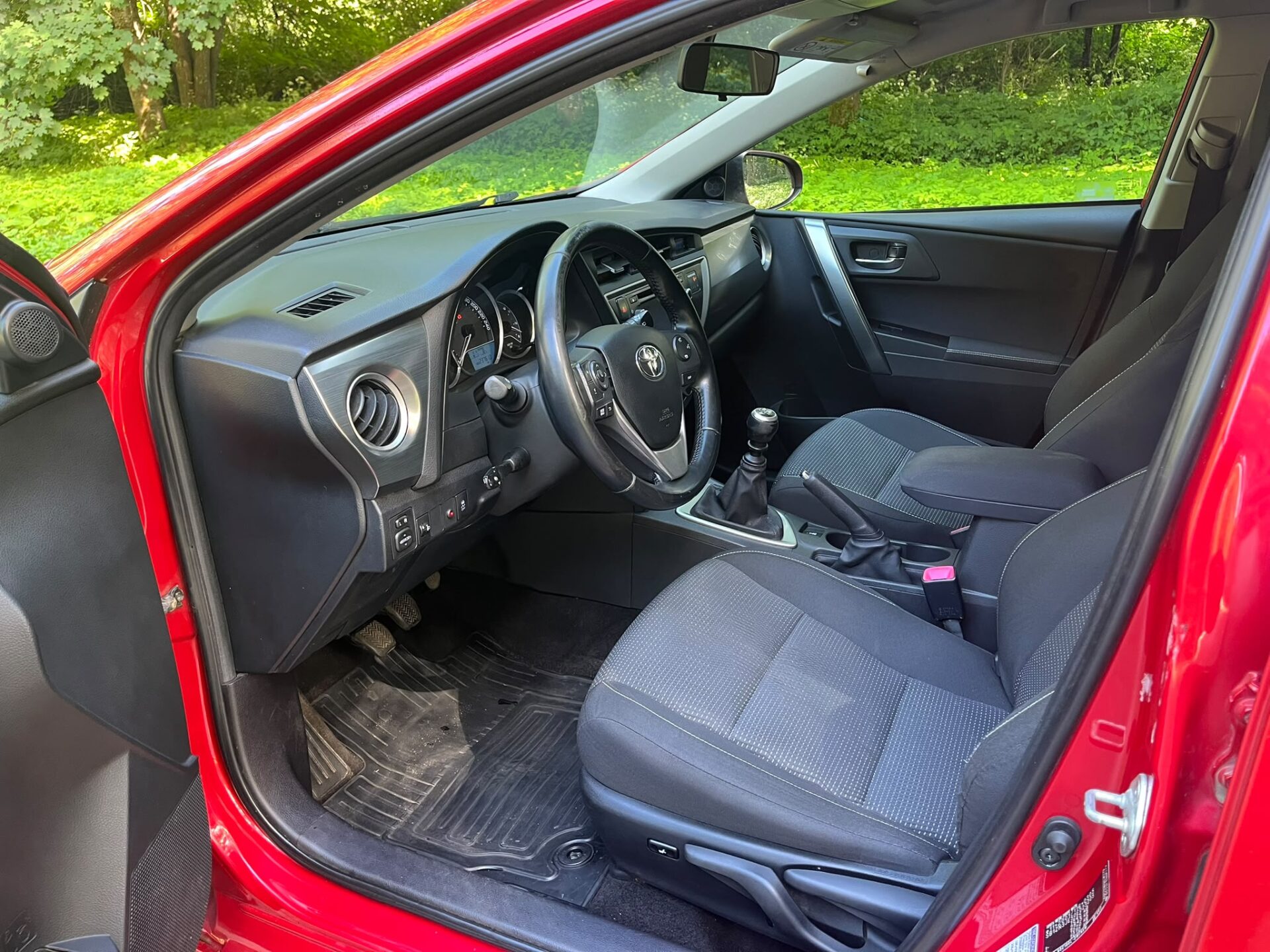 TOYOTA AURIS