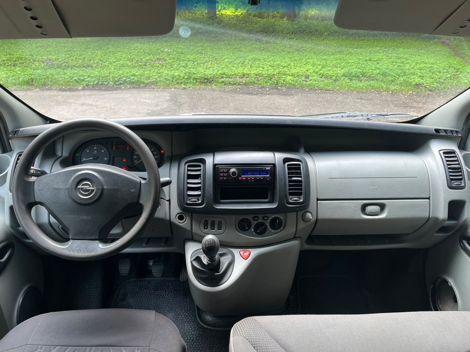 OPEL VIVARO 6-VIETAS