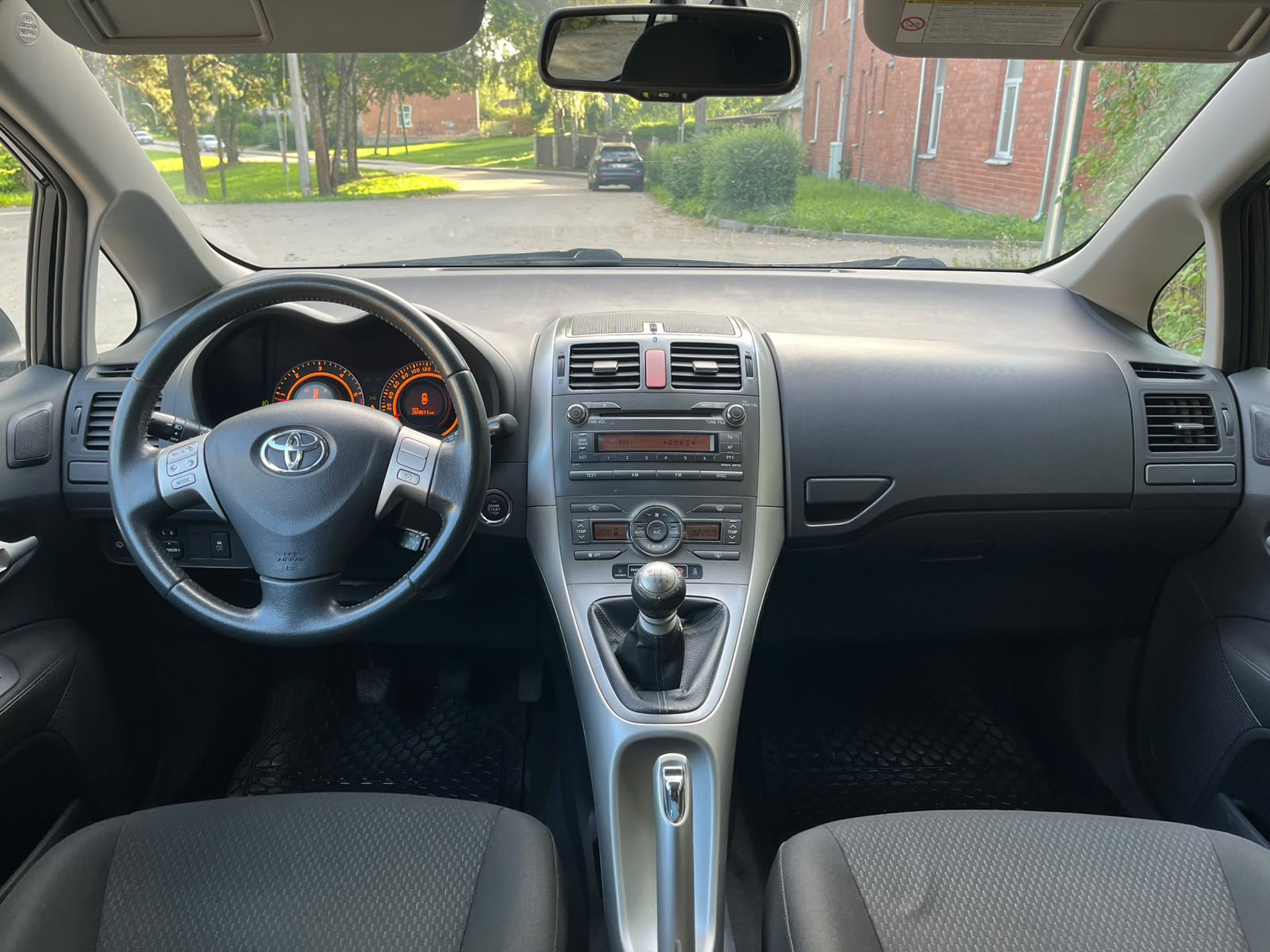TOYOTA AURIS