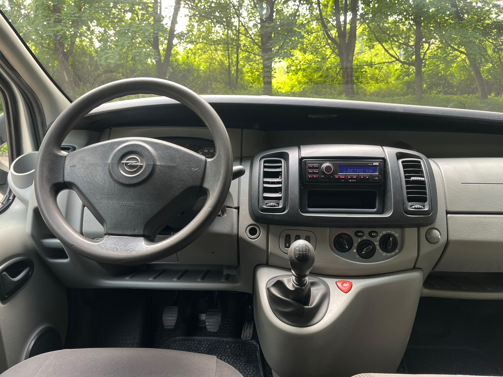 OPEL VIVARO 6-VIETAS