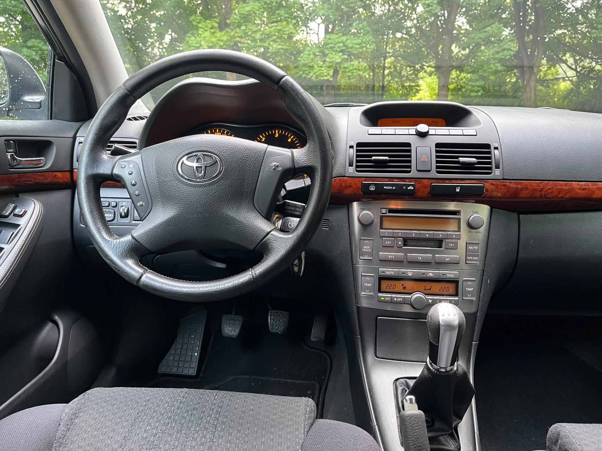 TOYOTA AVENSIS