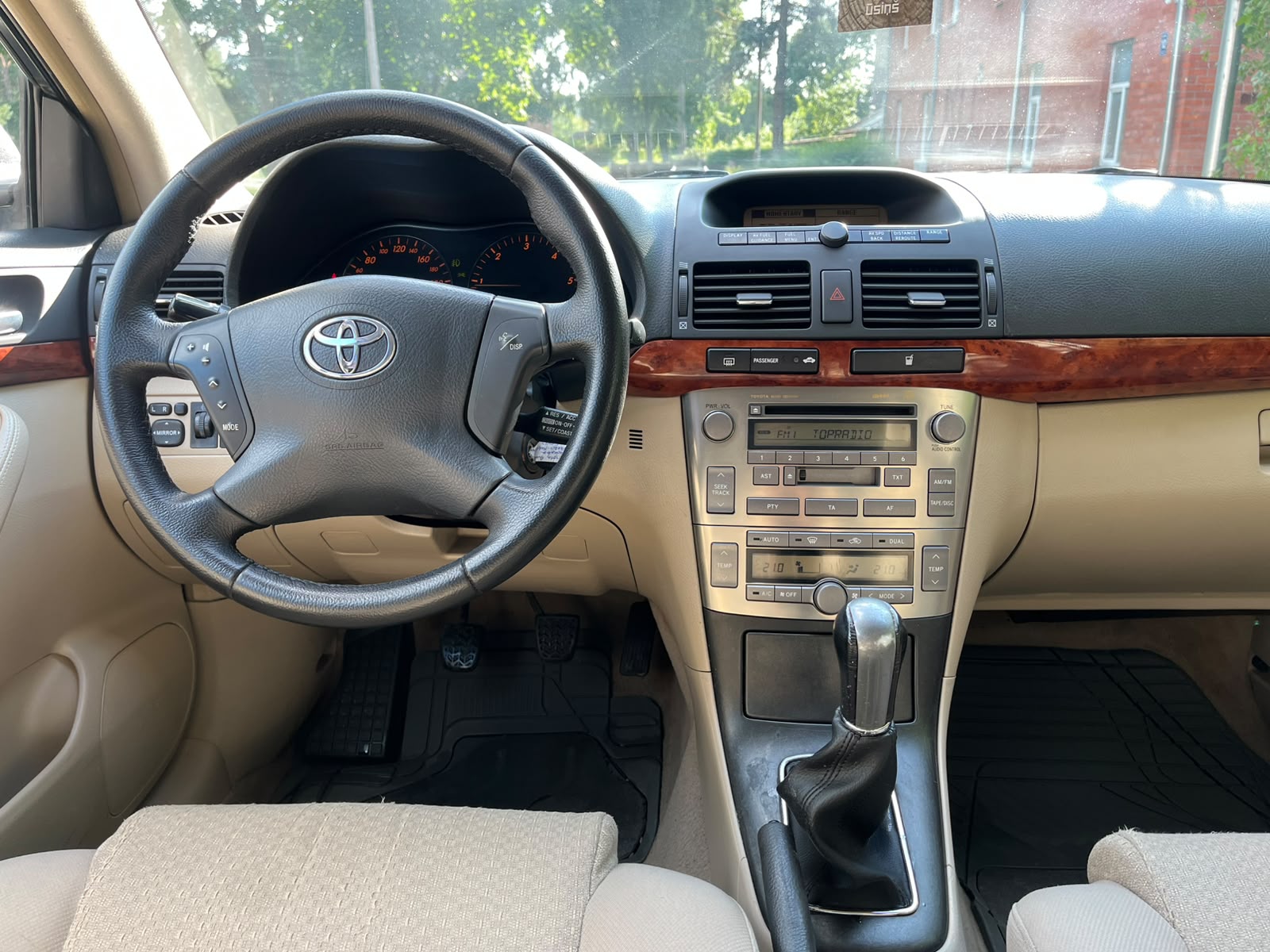 TOYOTA AVENSIS
