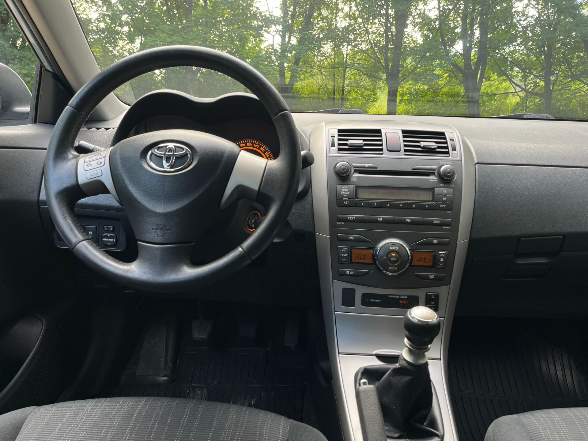 TOYOTA COROLLA