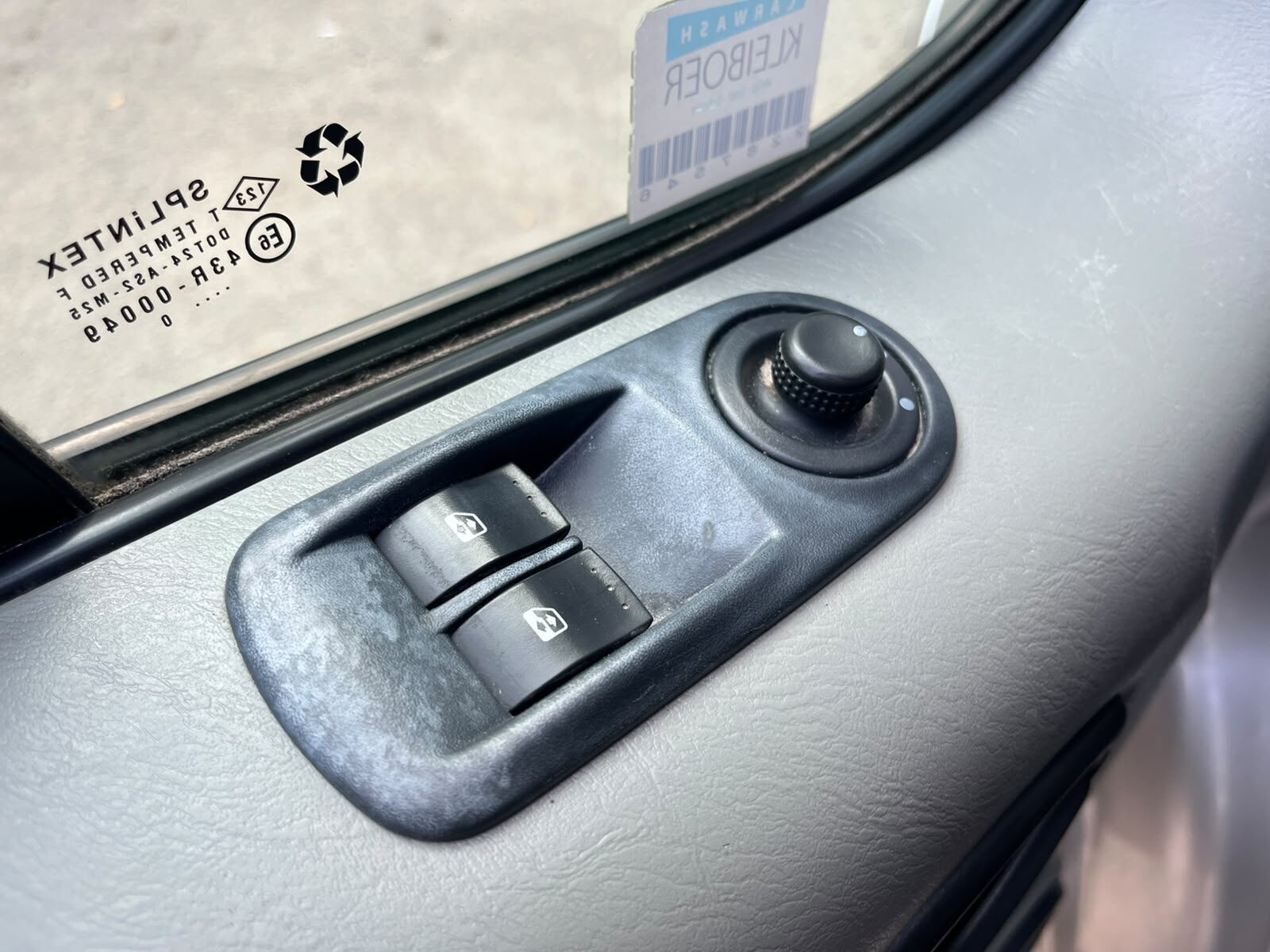 OPEL VIVARO 6-VIETAS