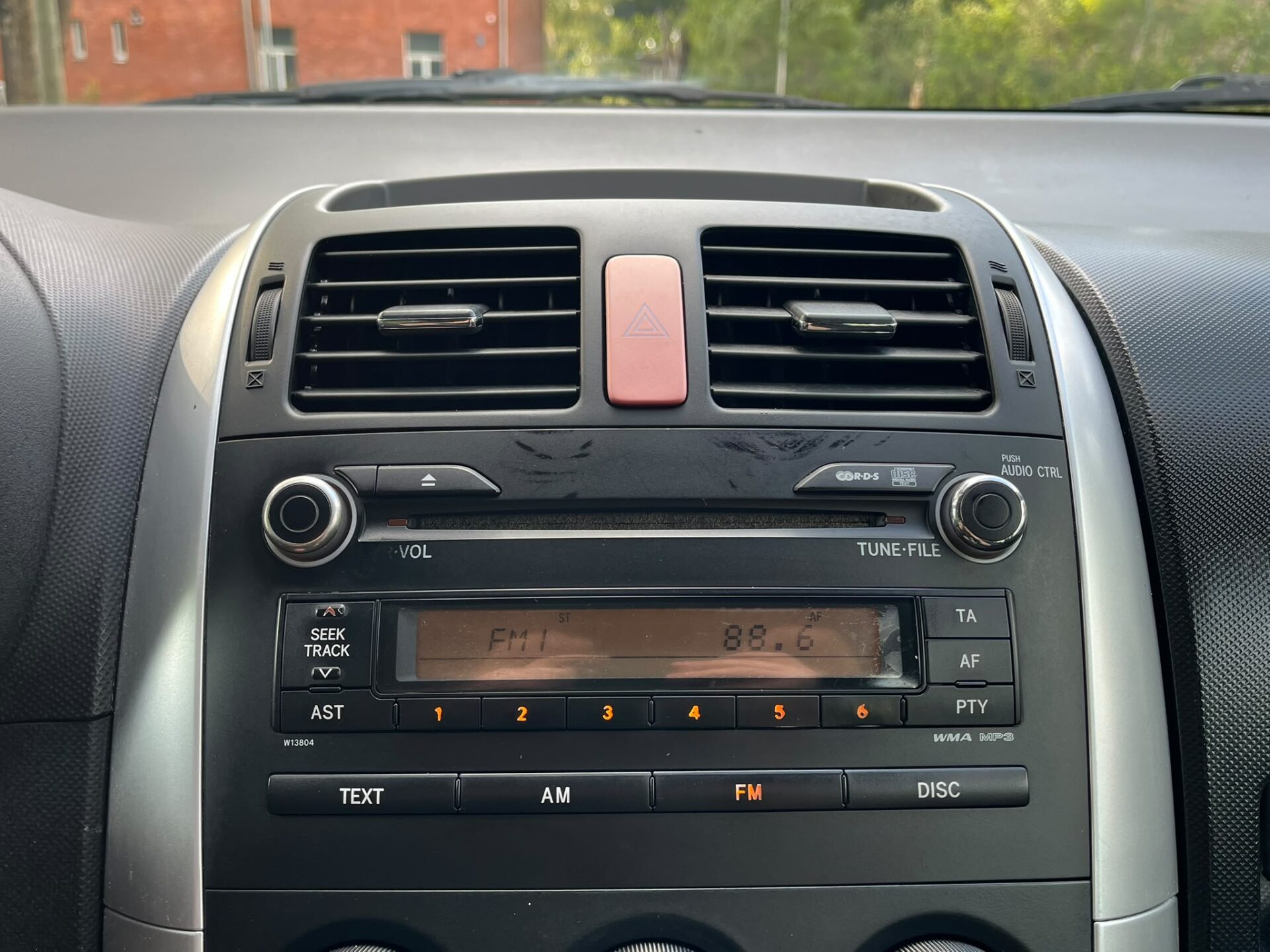 TOYOTA AURIS