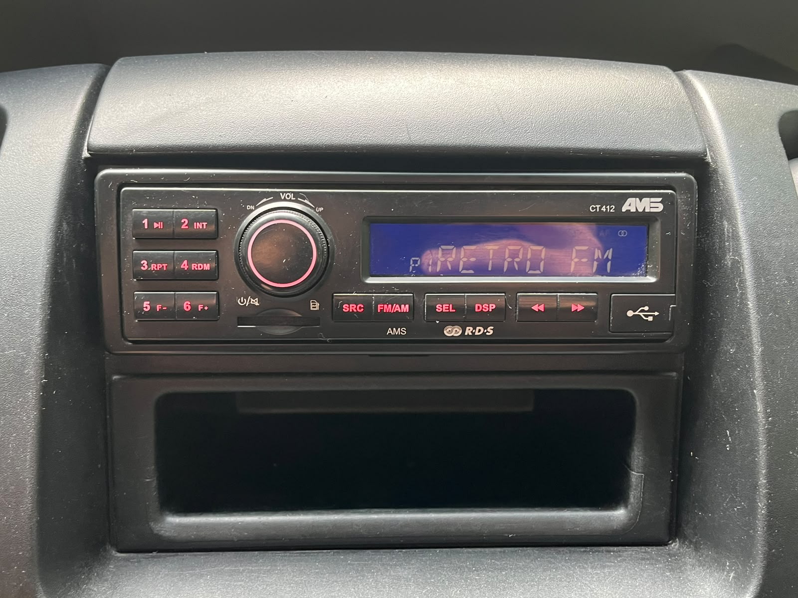 OPEL VIVARO 6-VIETAS