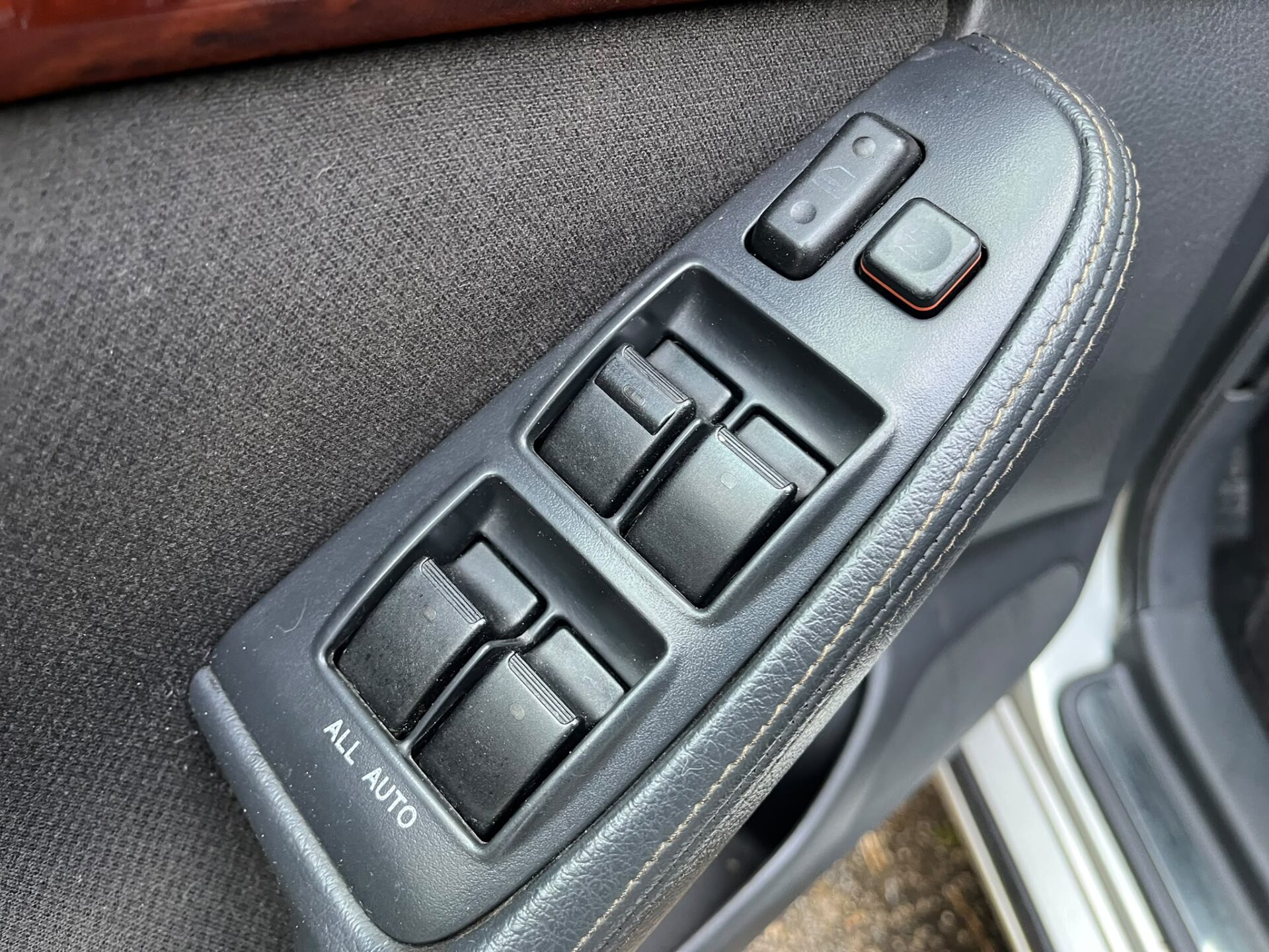 TOYOTA AVENSIS