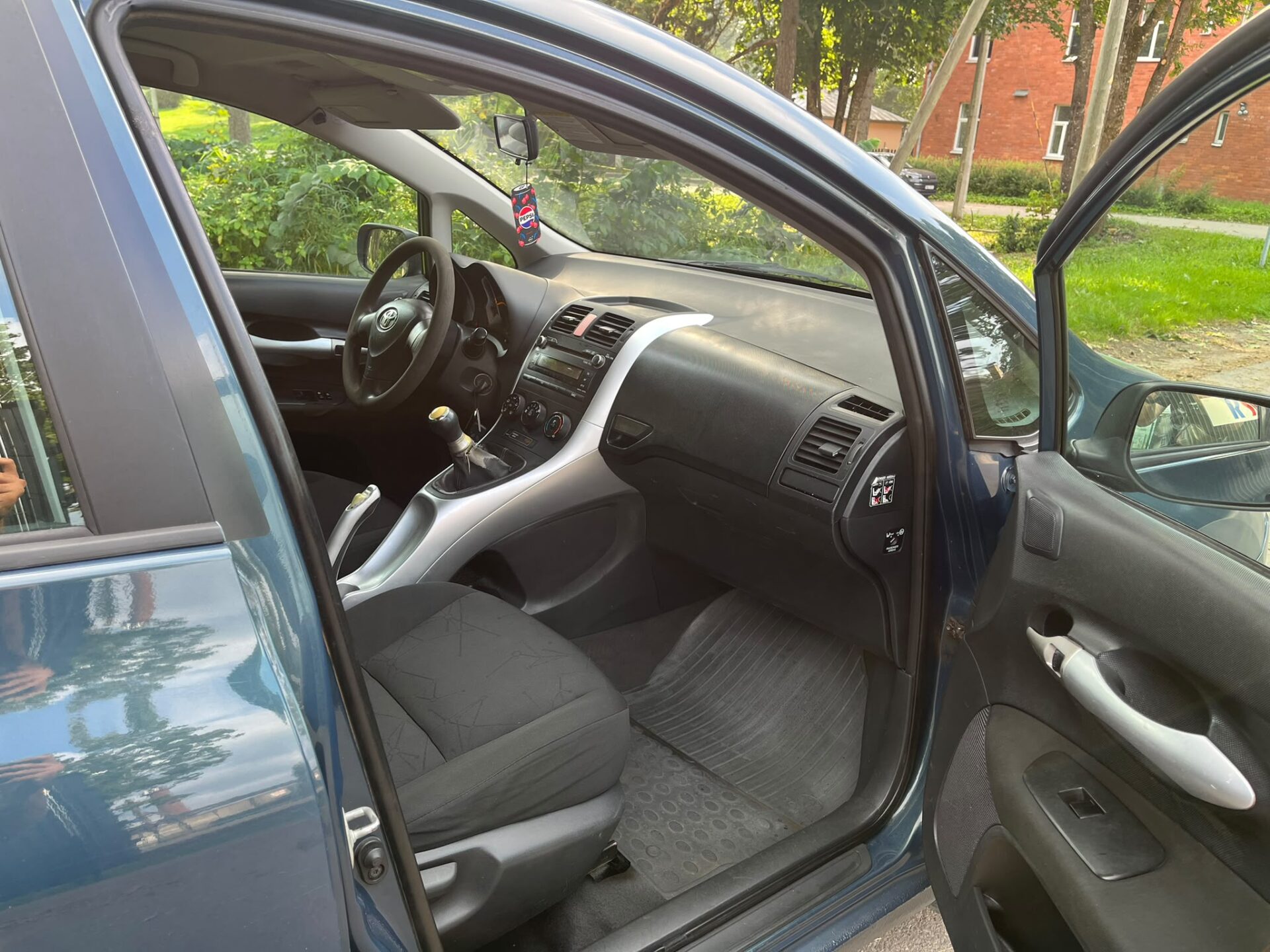 TOYOTA AURIS