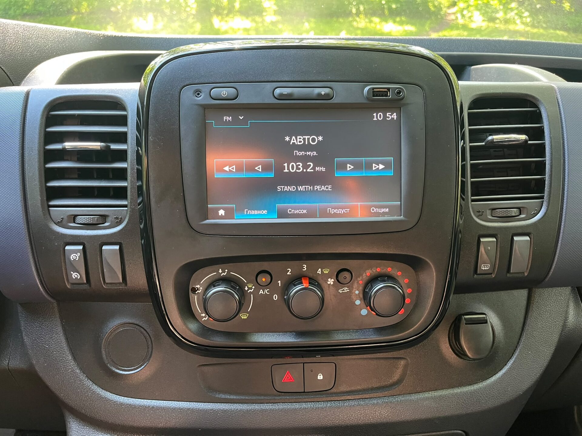 OPEL VIVARO-KRAVAS