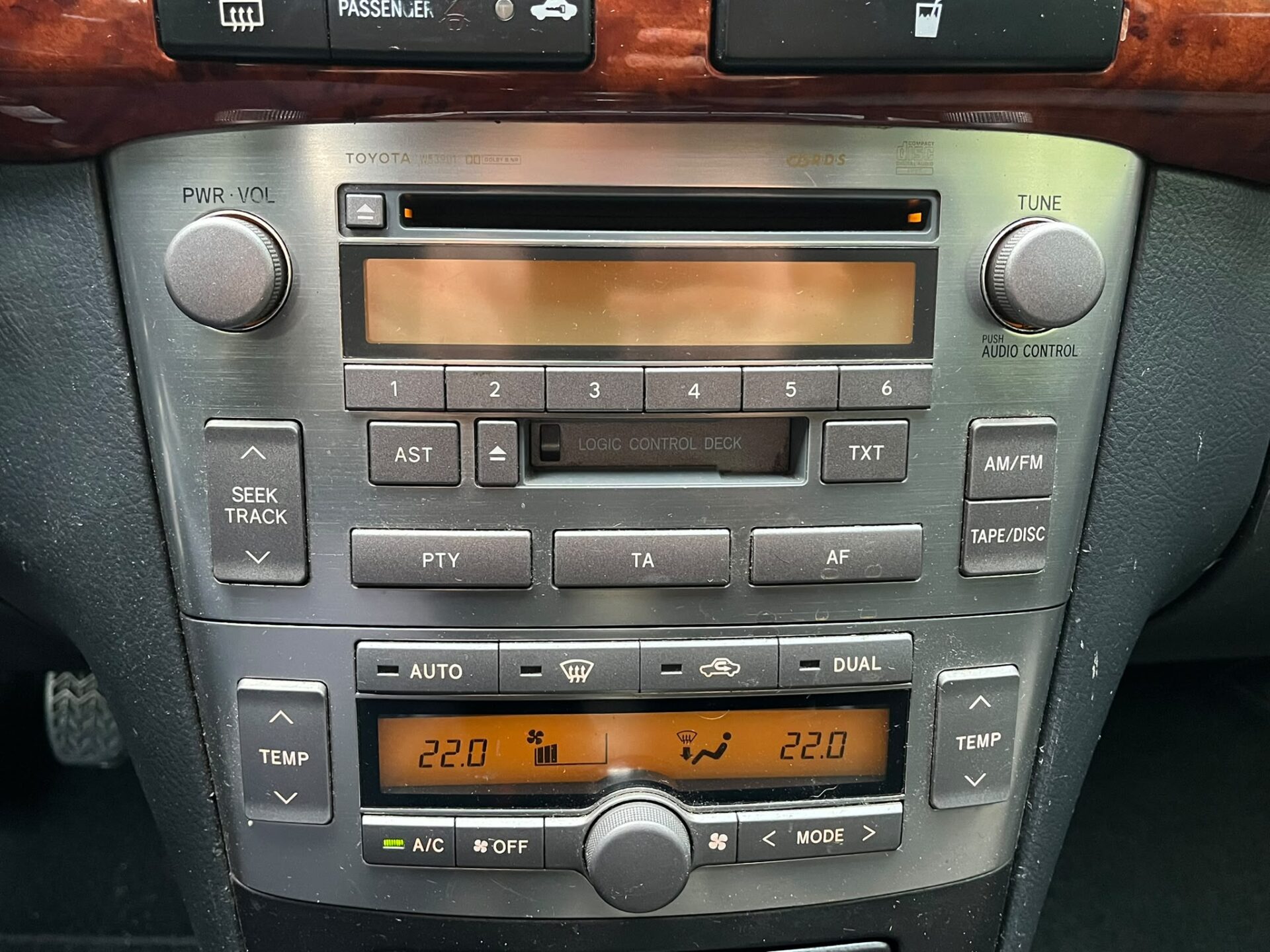 TOYOTA AVENSIS