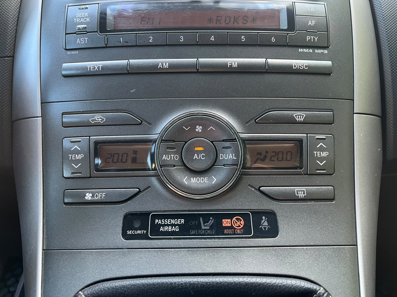 TOYOTA AURIS