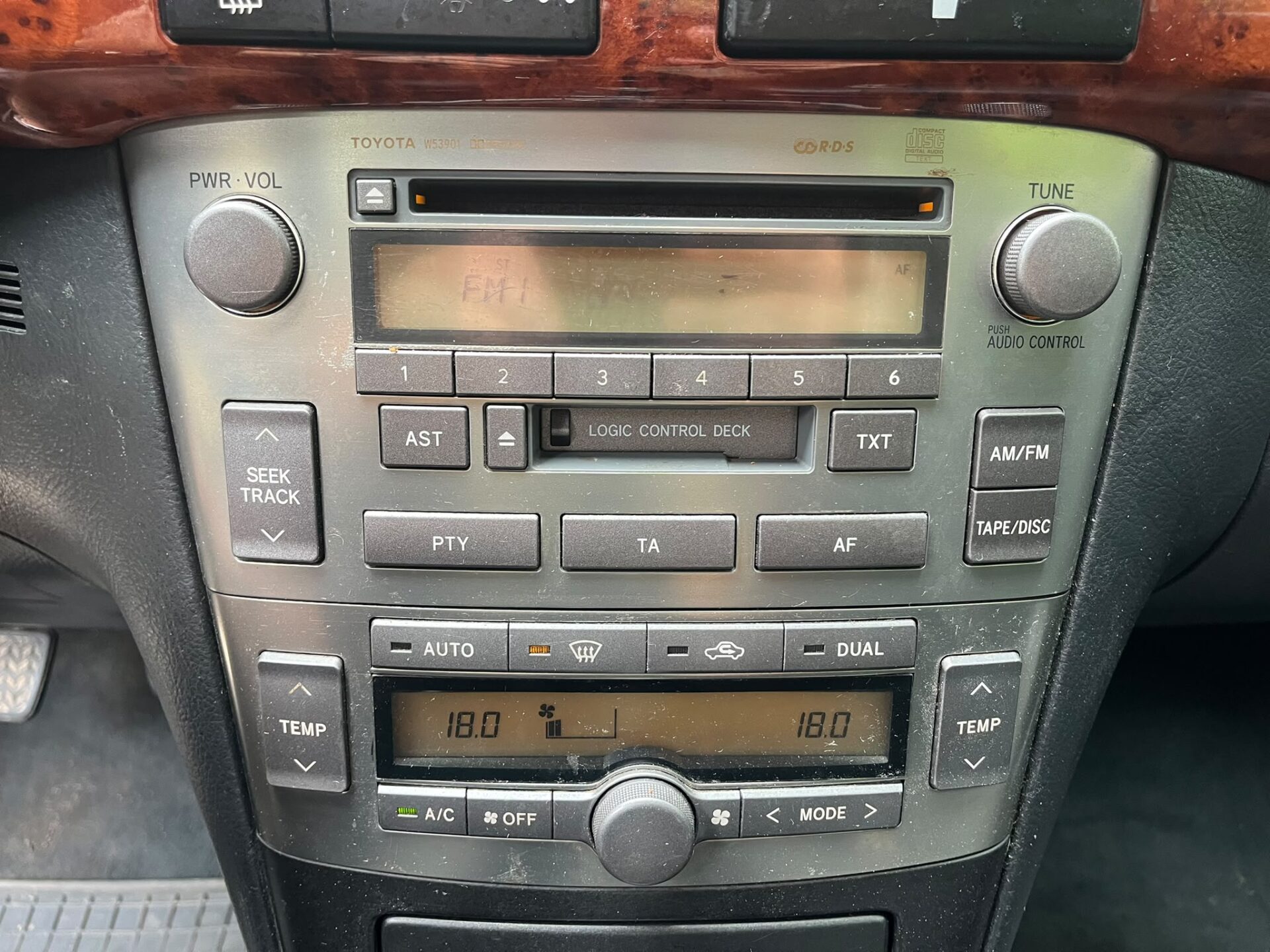 TOYOTA AVENSIS