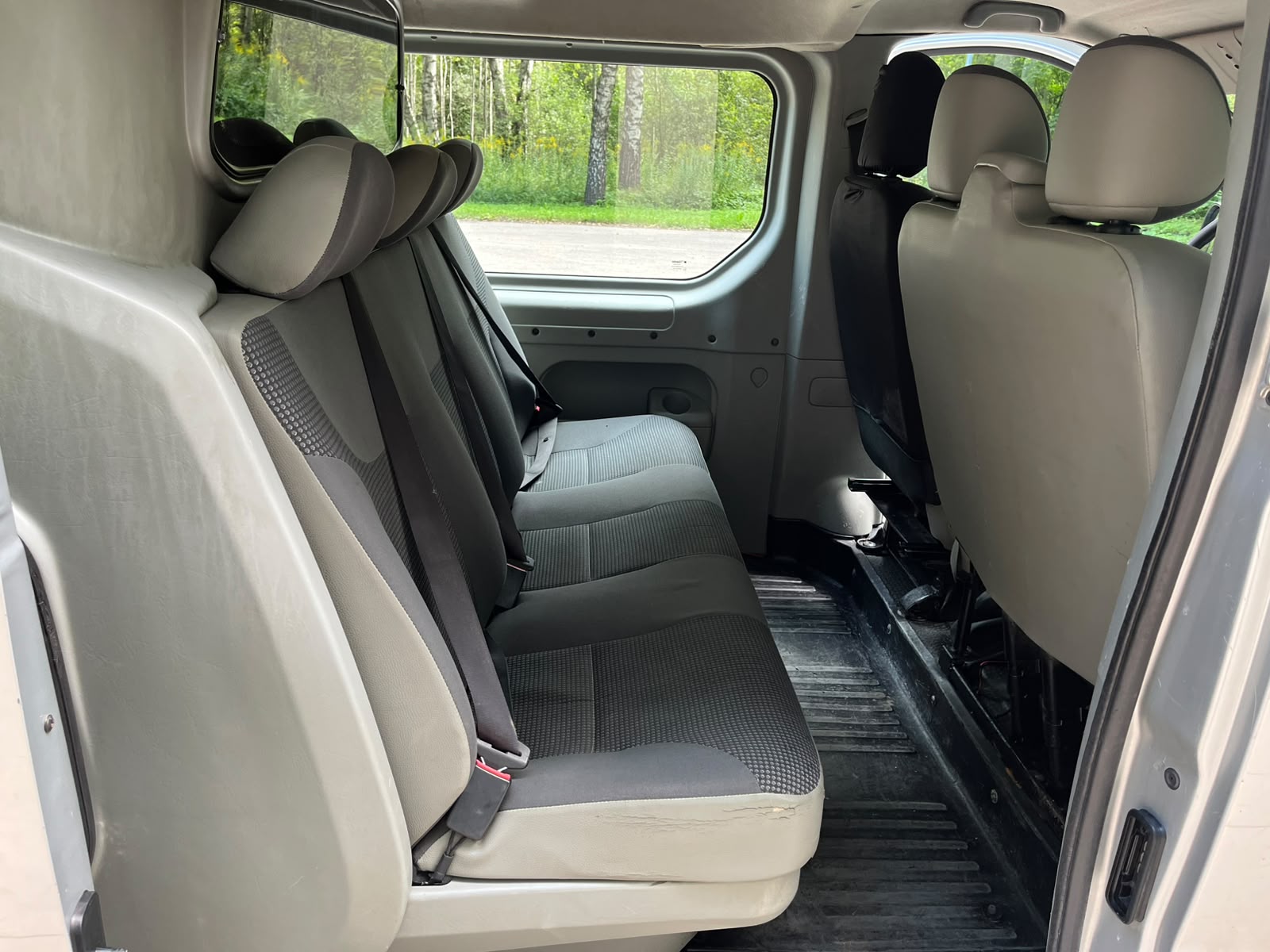 OPEL VIVARO 6-VIETAS