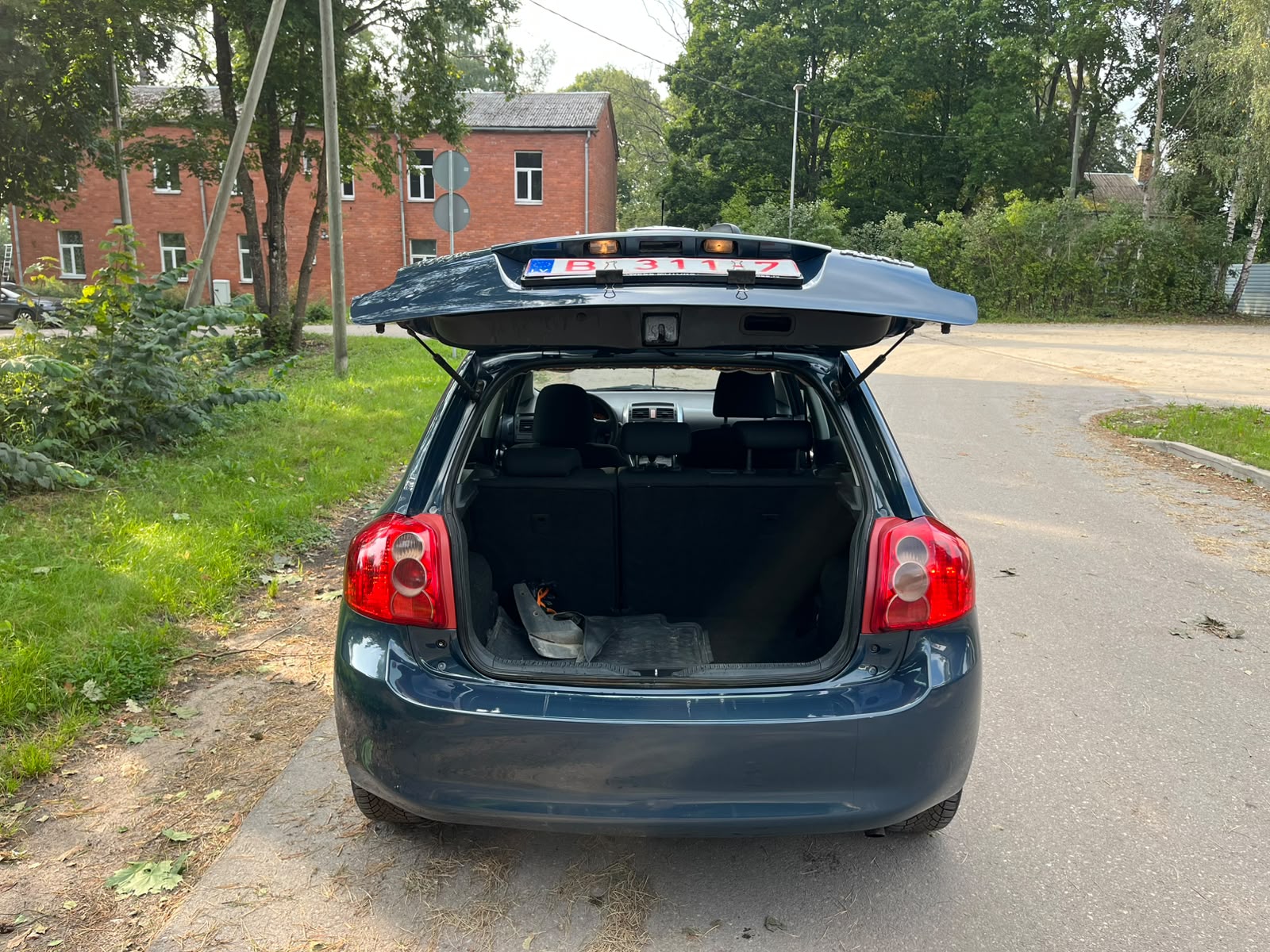 TOYOTA AURIS