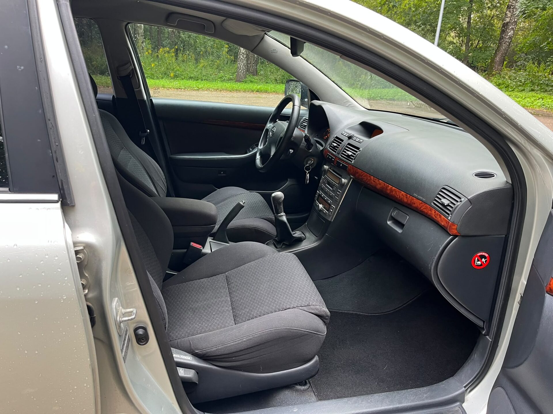 TOYOTA AVENSIS