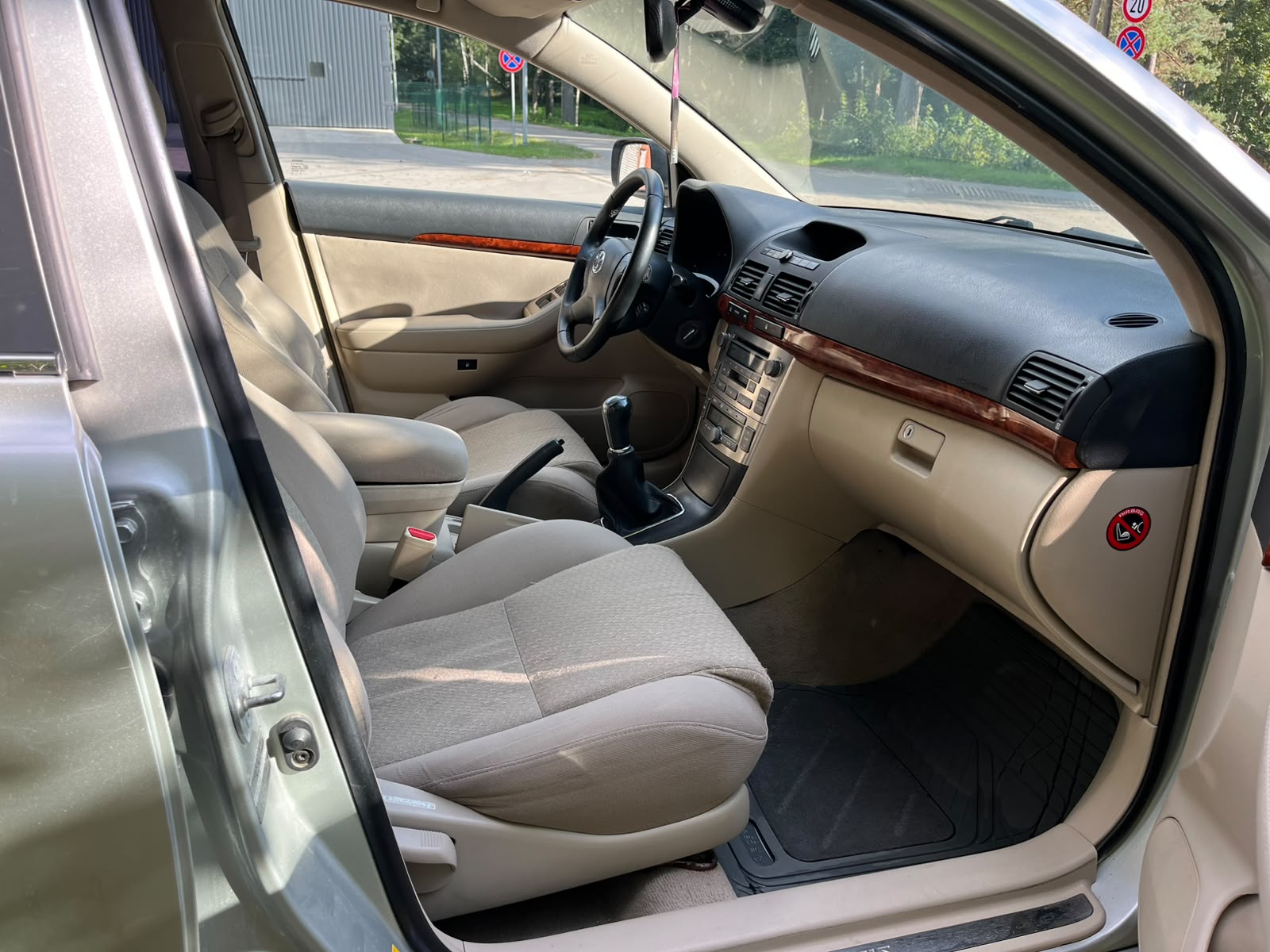 TOYOTA AVENSIS