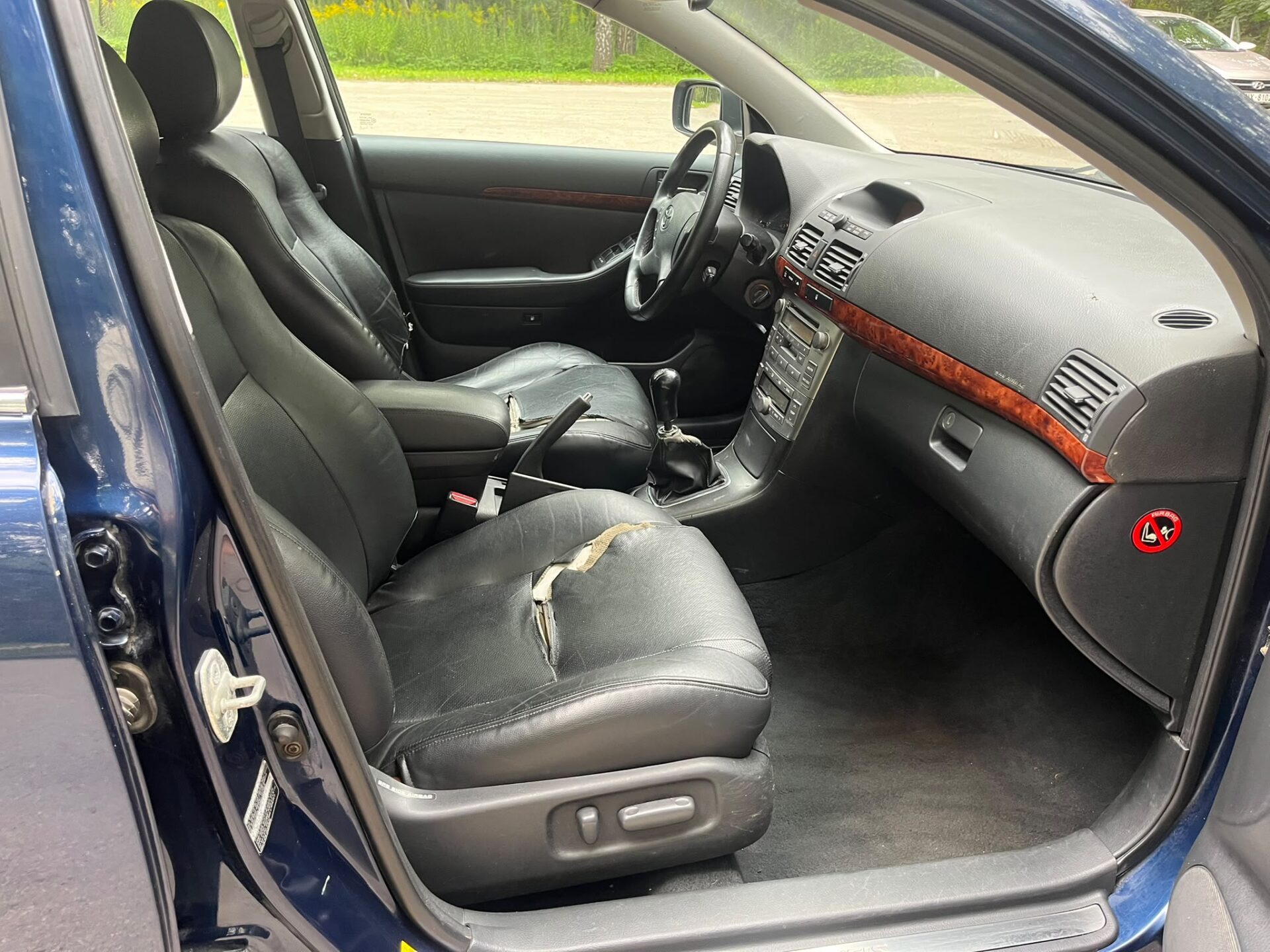 TOYOTA AVENSIS