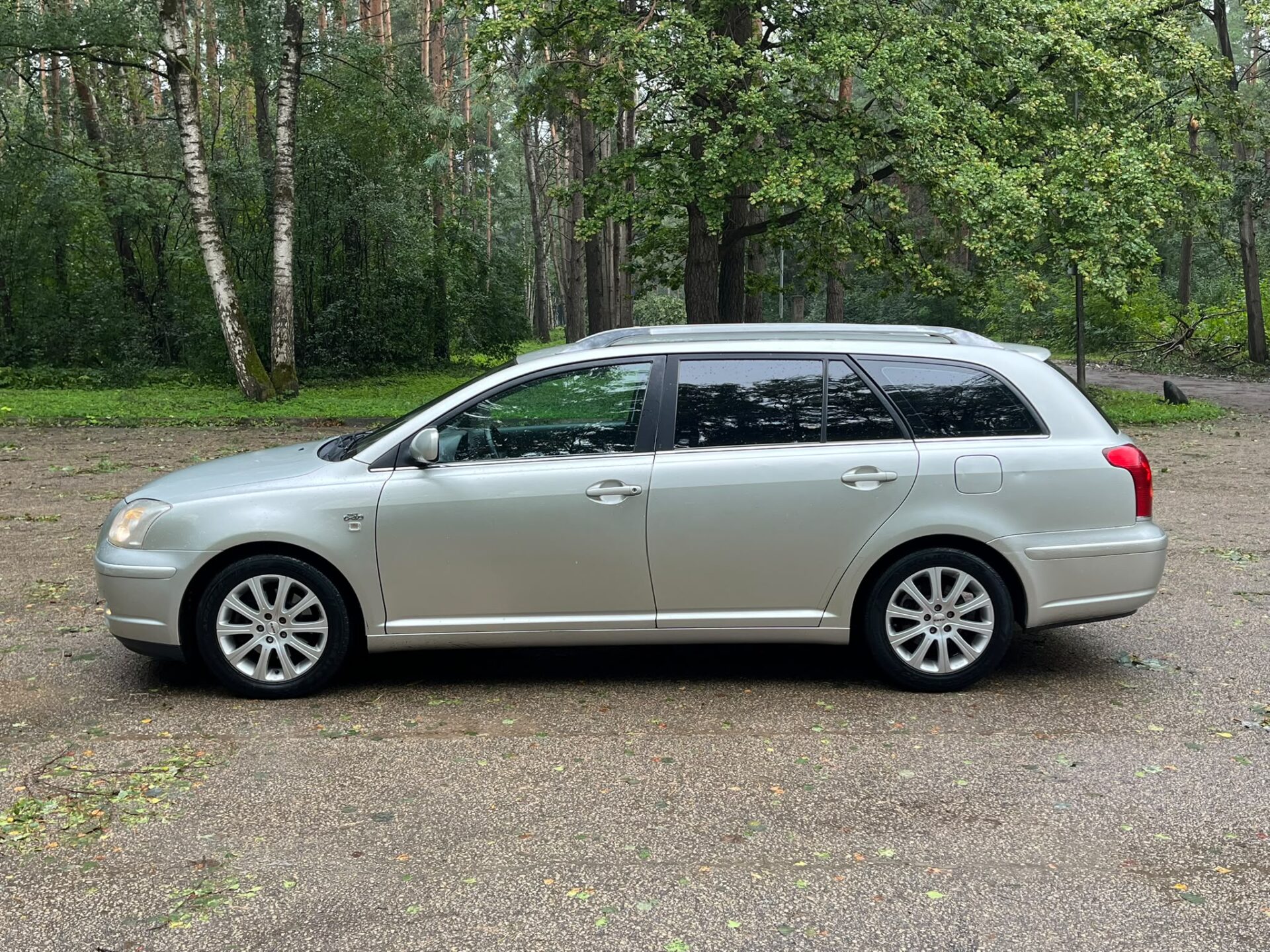 TOYOTA AVENSIS