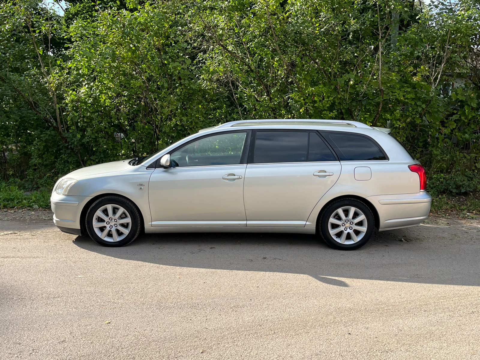 TOYOTA AVENSIS