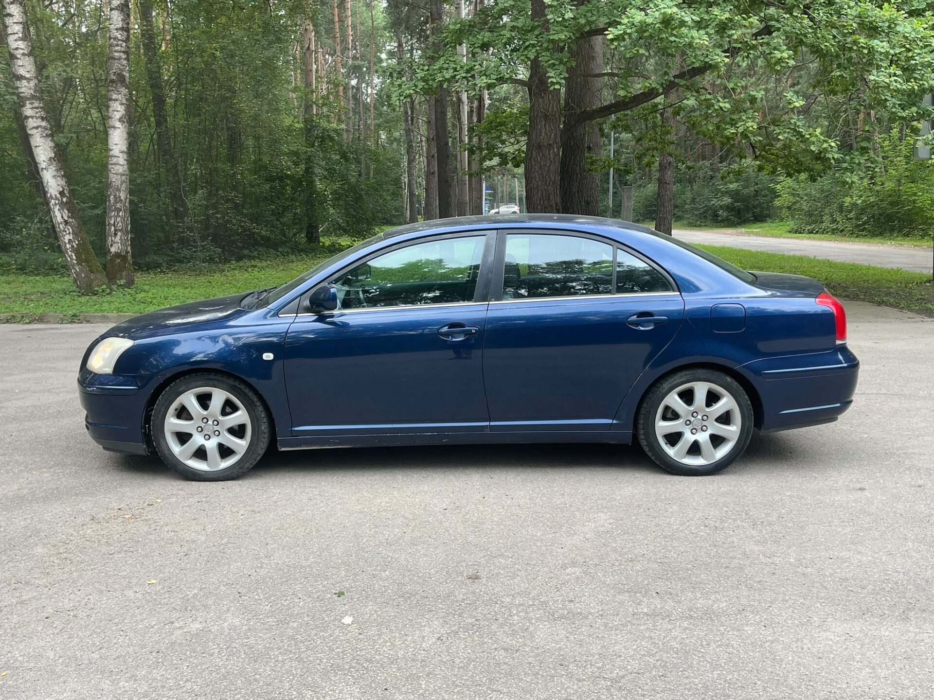 TOYOTA AVENSIS