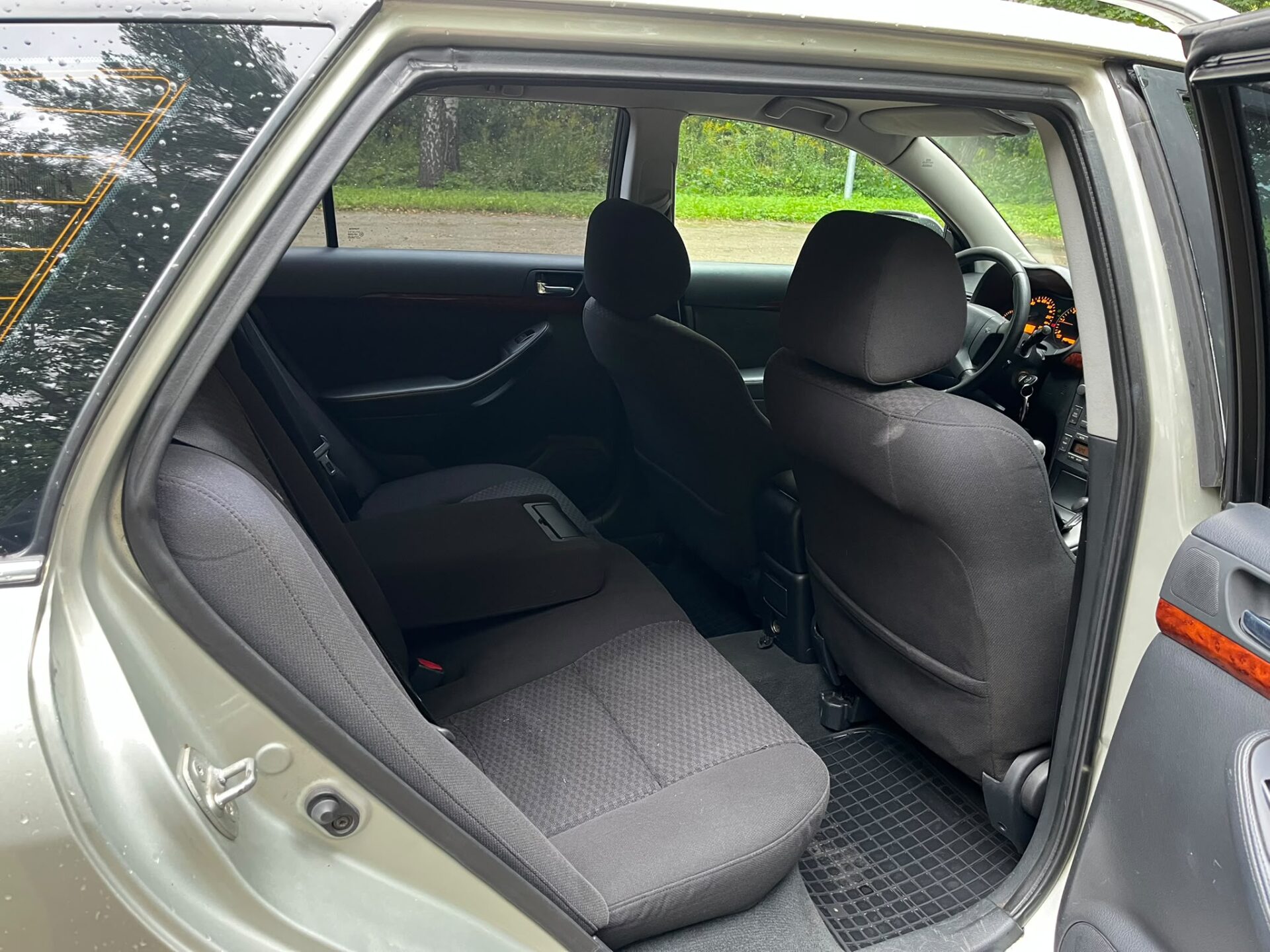 TOYOTA AVENSIS