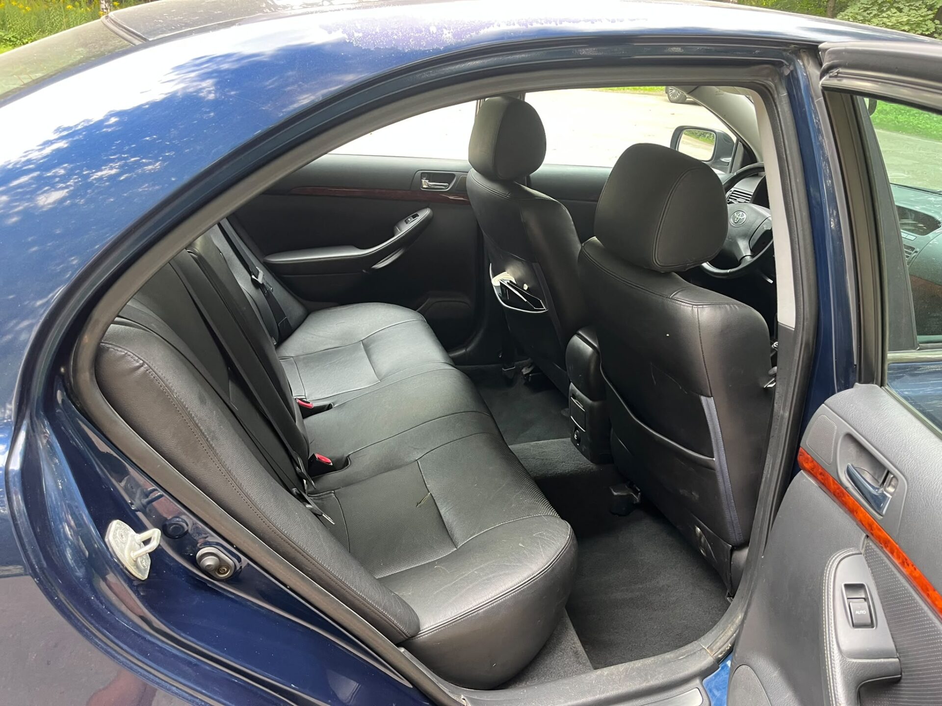 TOYOTA AVENSIS